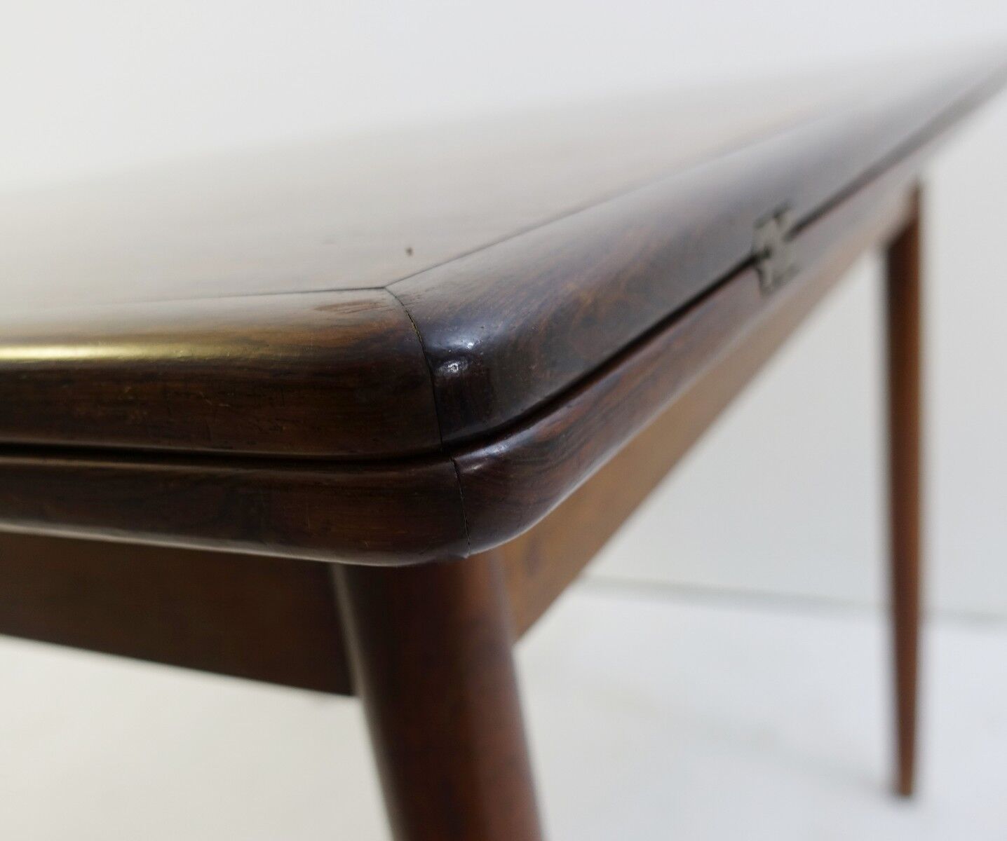 Flip-top butterfly table with brass hinges, 20th