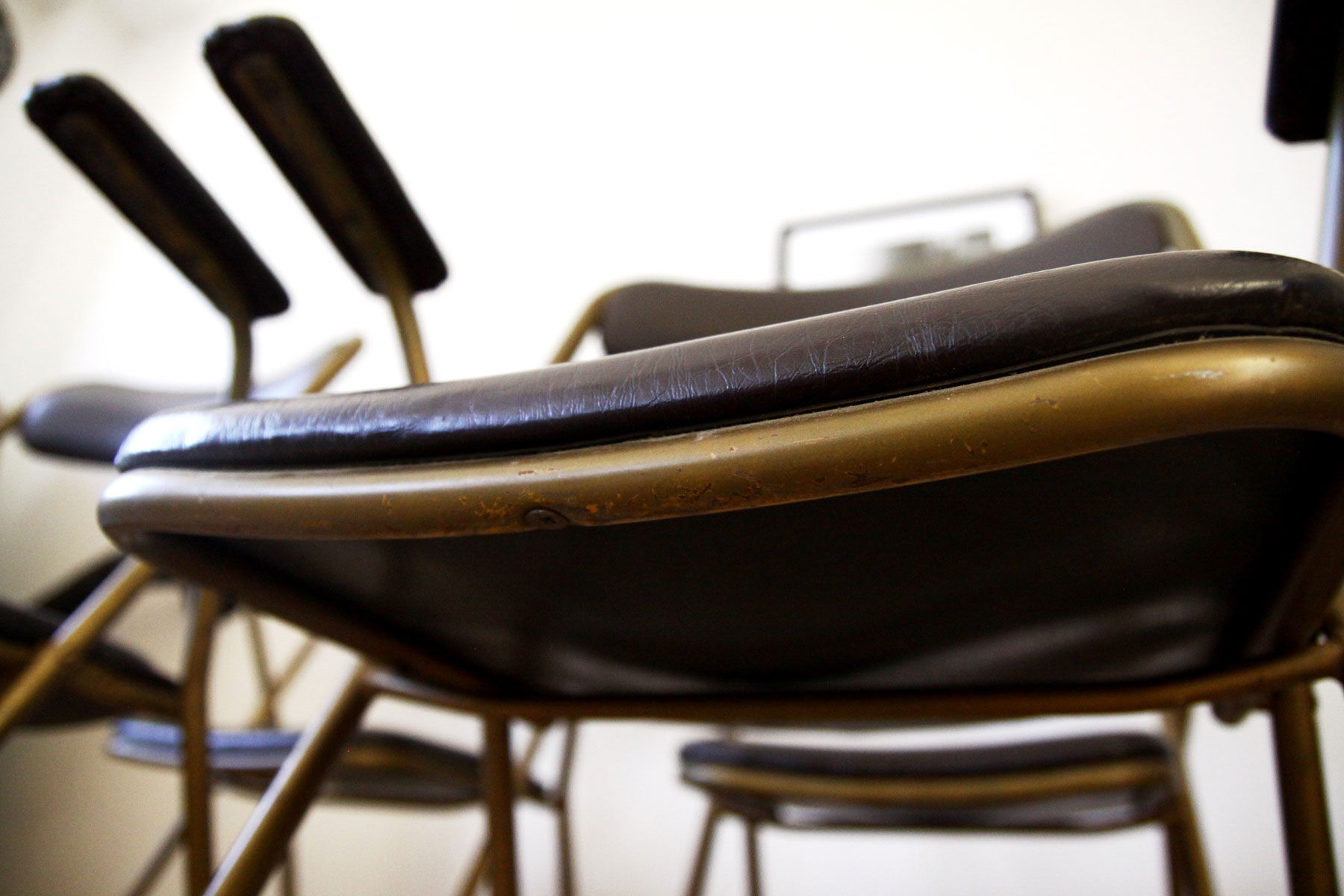 Lot of 4 metal and skai folding chairs