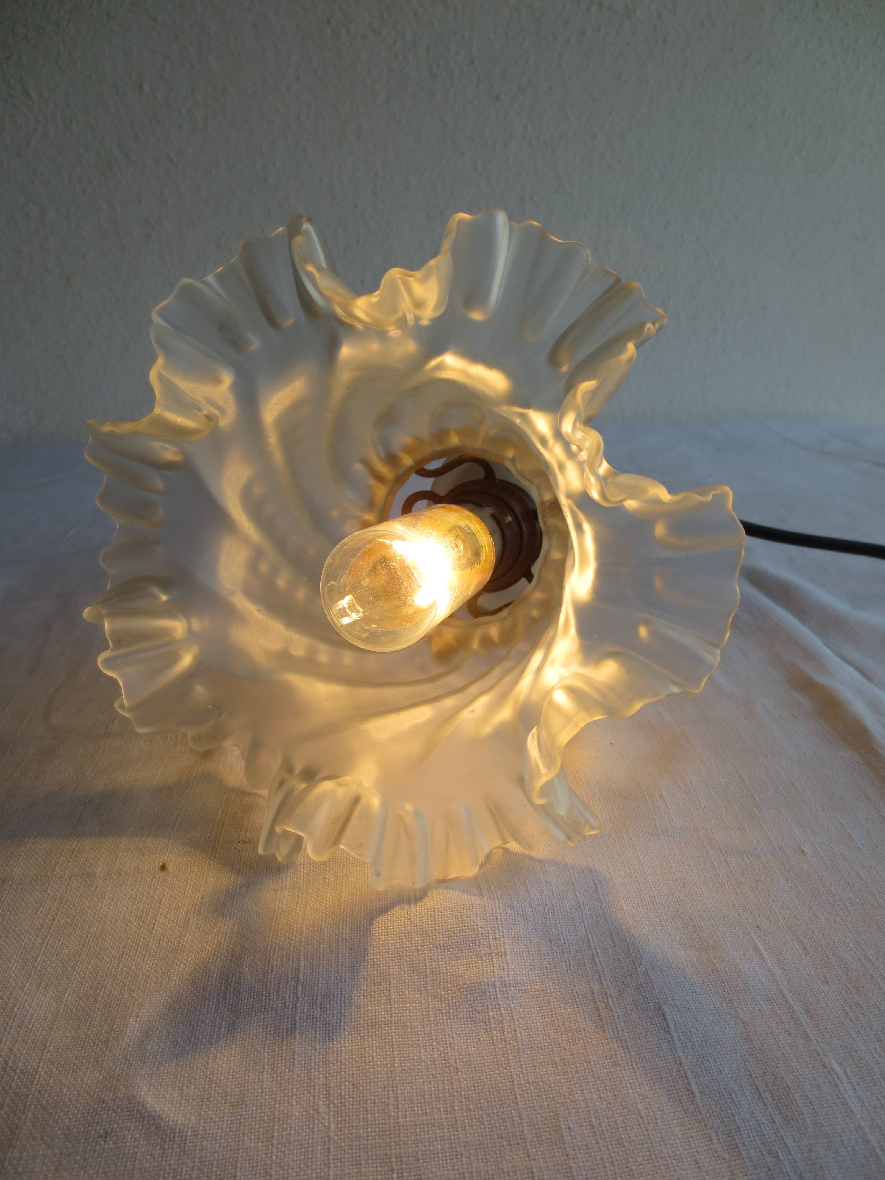 Straight wall or ceiling light fixture