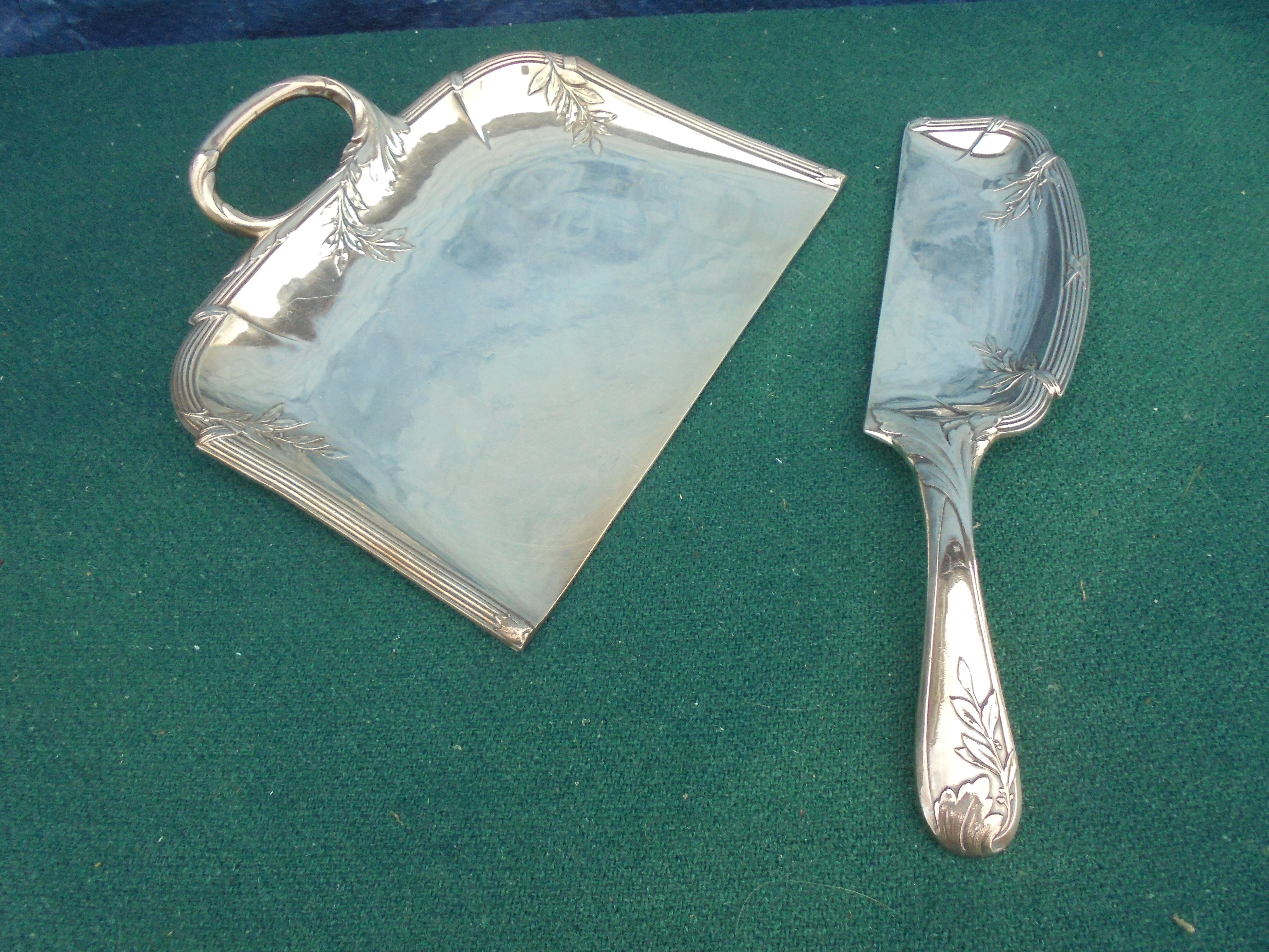 Gallia Christofle crumb tray and shovel