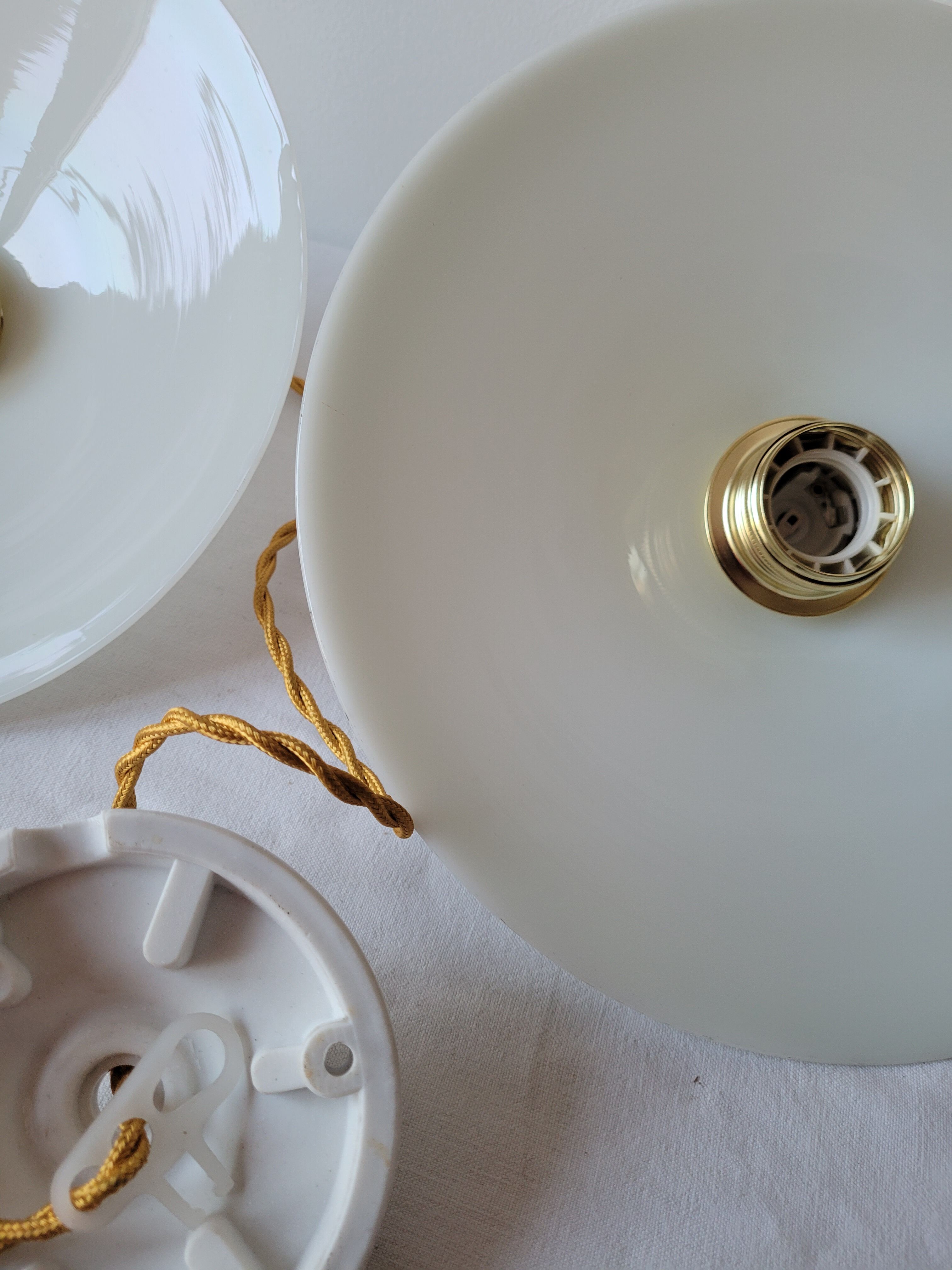 5 suspensions in white opaline Reserved