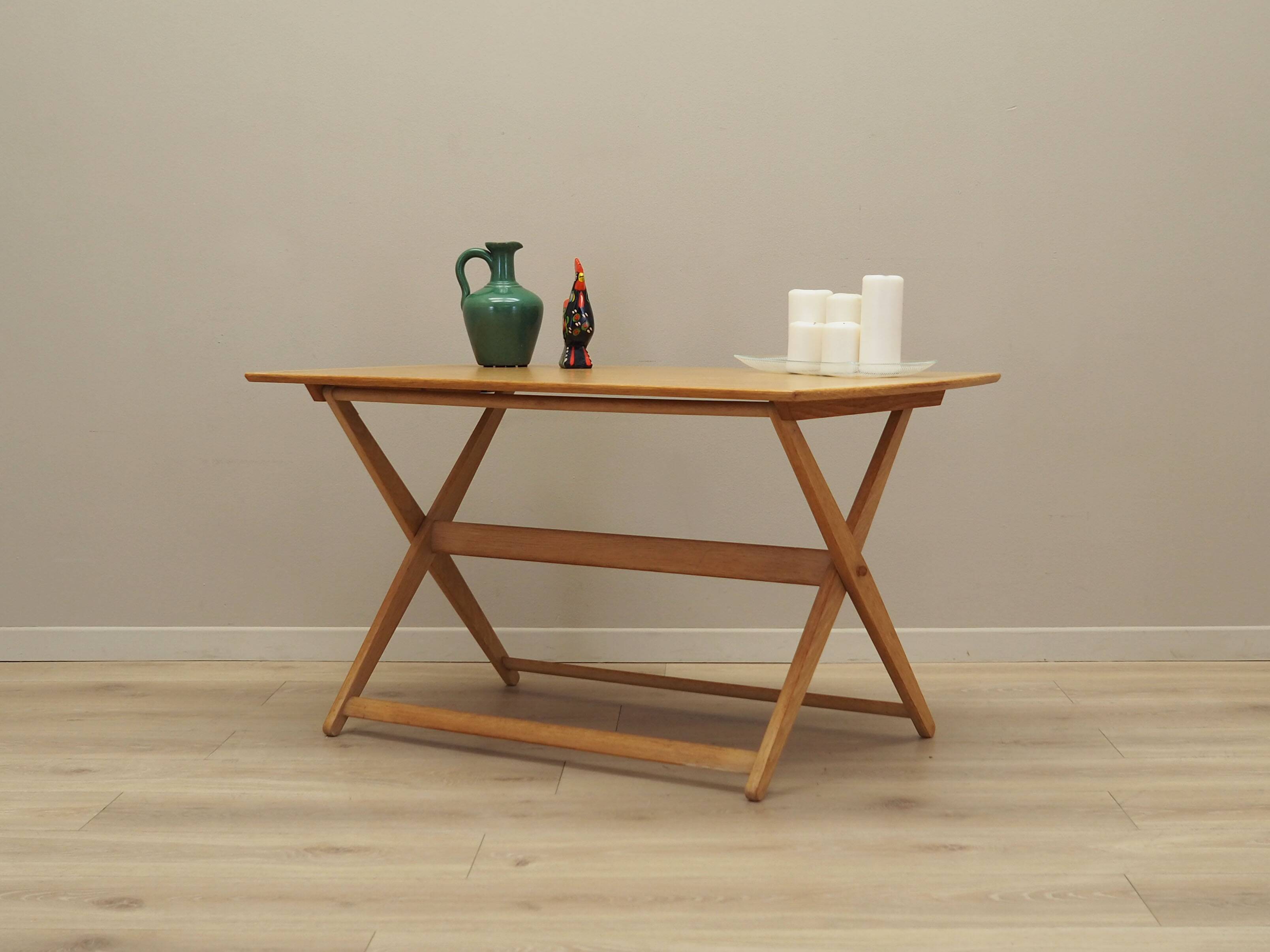 Table basse en frêne, design danois, années 1970, production : Danemark