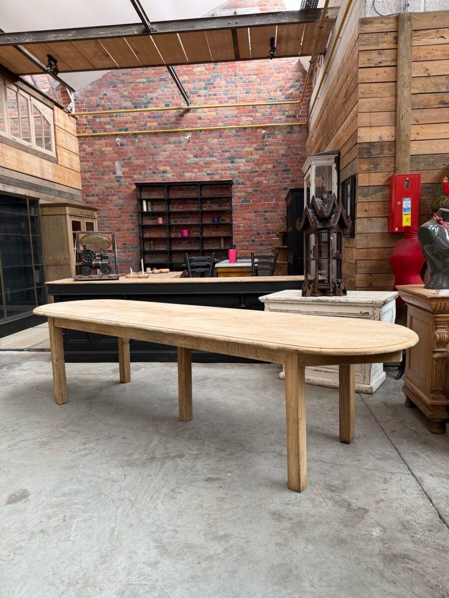 Grande table de communauté en chêne massif