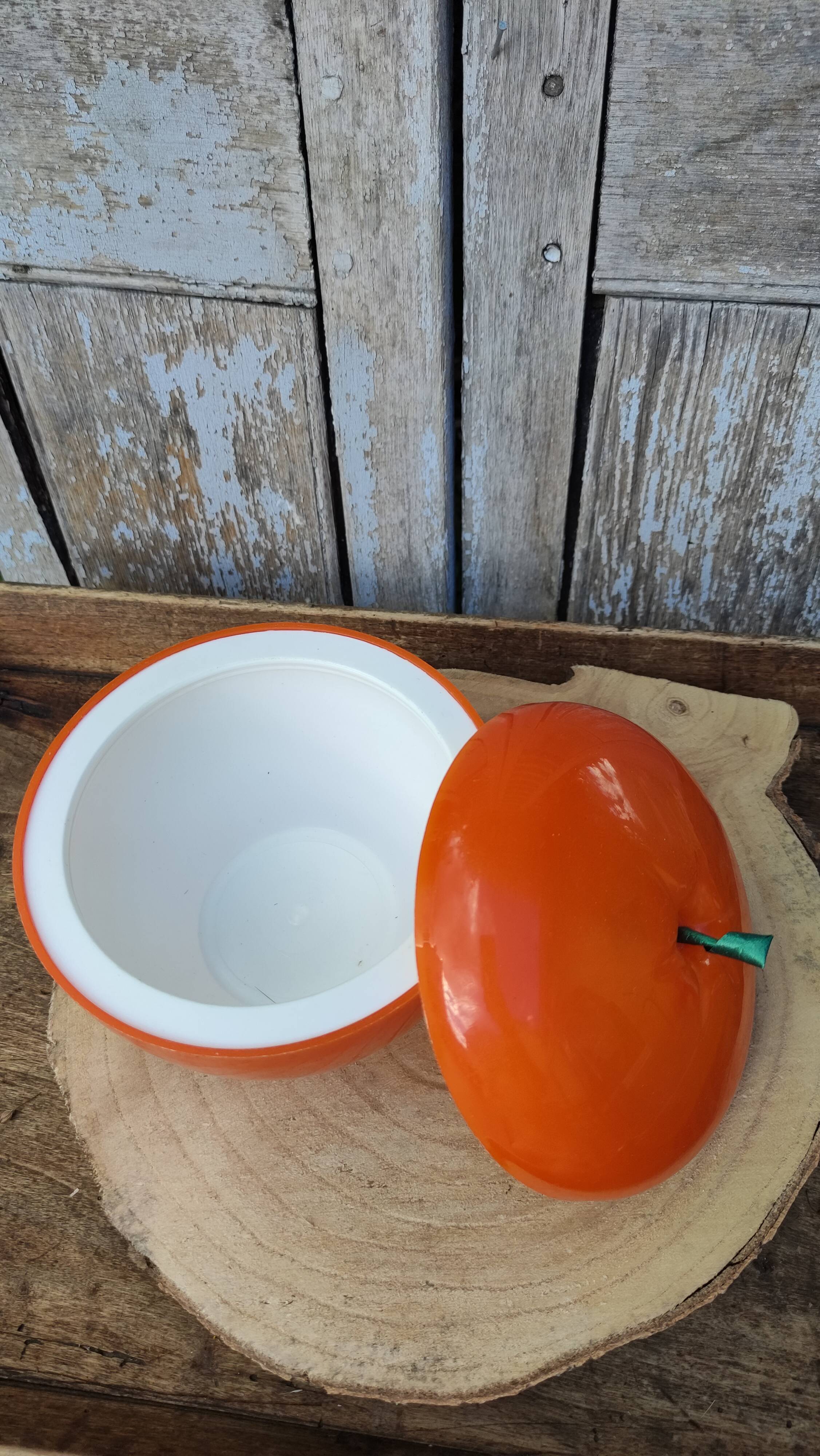 Ice bucket or vintage apple ice cubes 70s