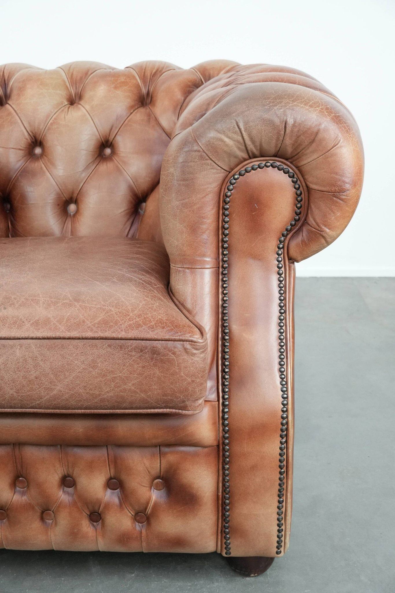 Chesterfield armchair in English style made of cowhide leather