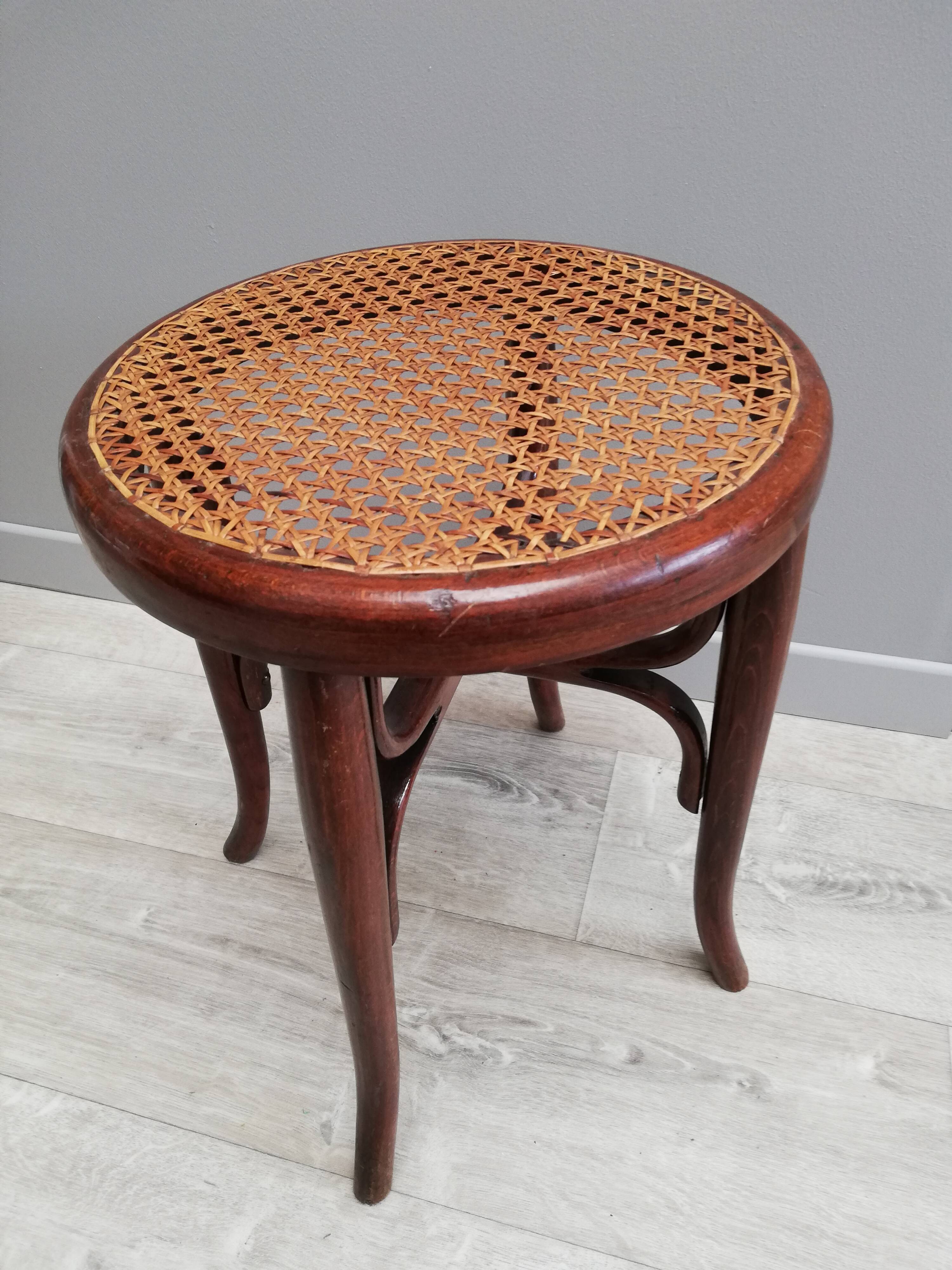 Bistro stool with curved wooden cane