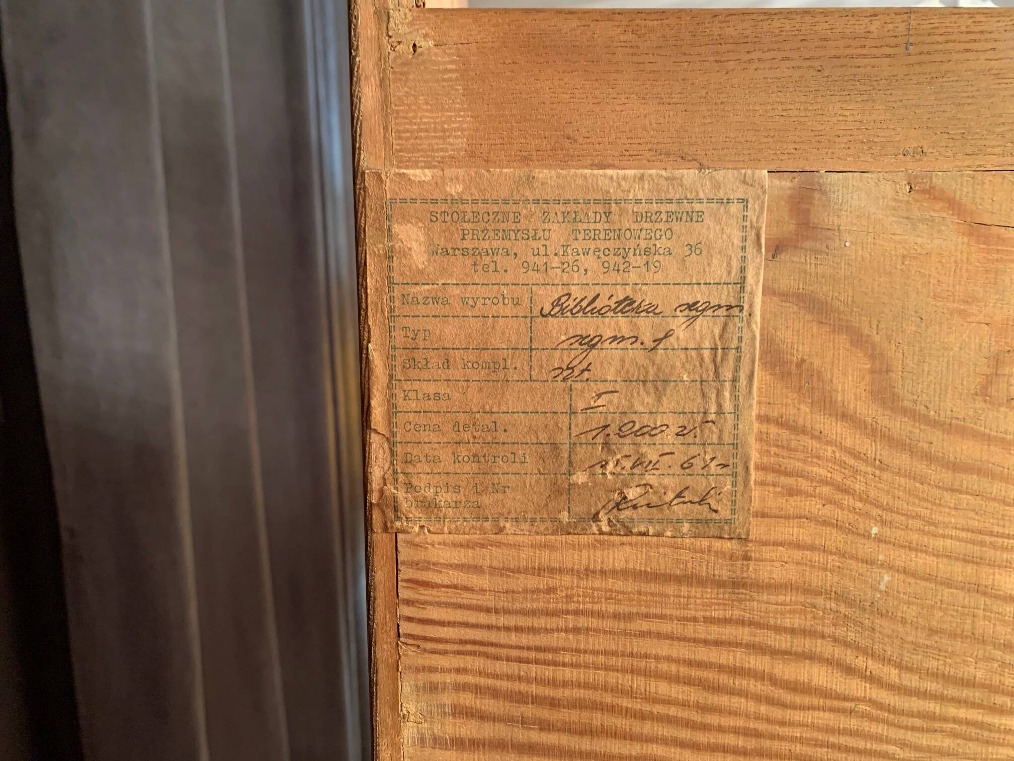 A unique bookcase-library designed by Mieczysław Puchała, Stołeczne Zakłady Drzewne Przemysłu Tereno
