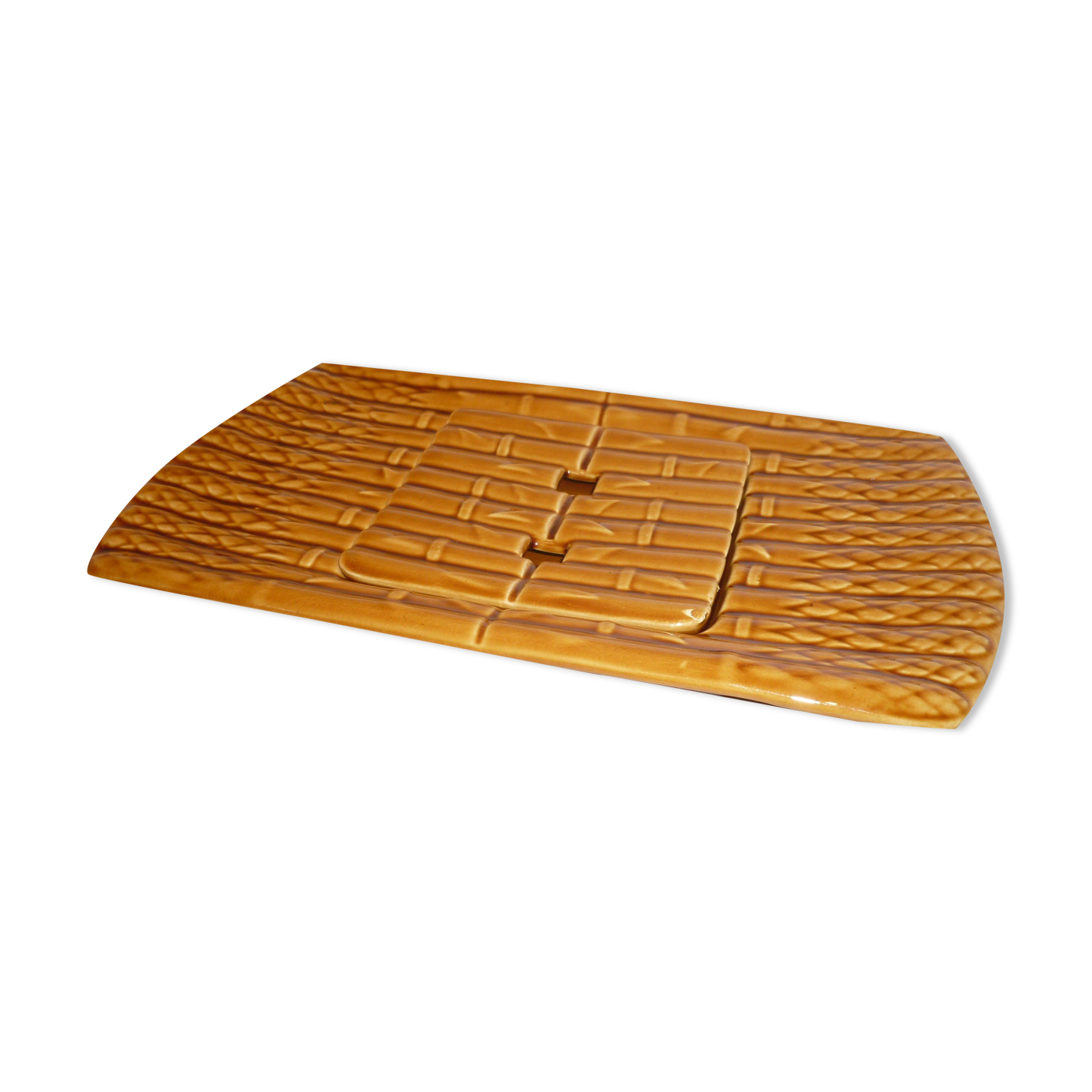 Asparagus dish in Faience of Saint Amand