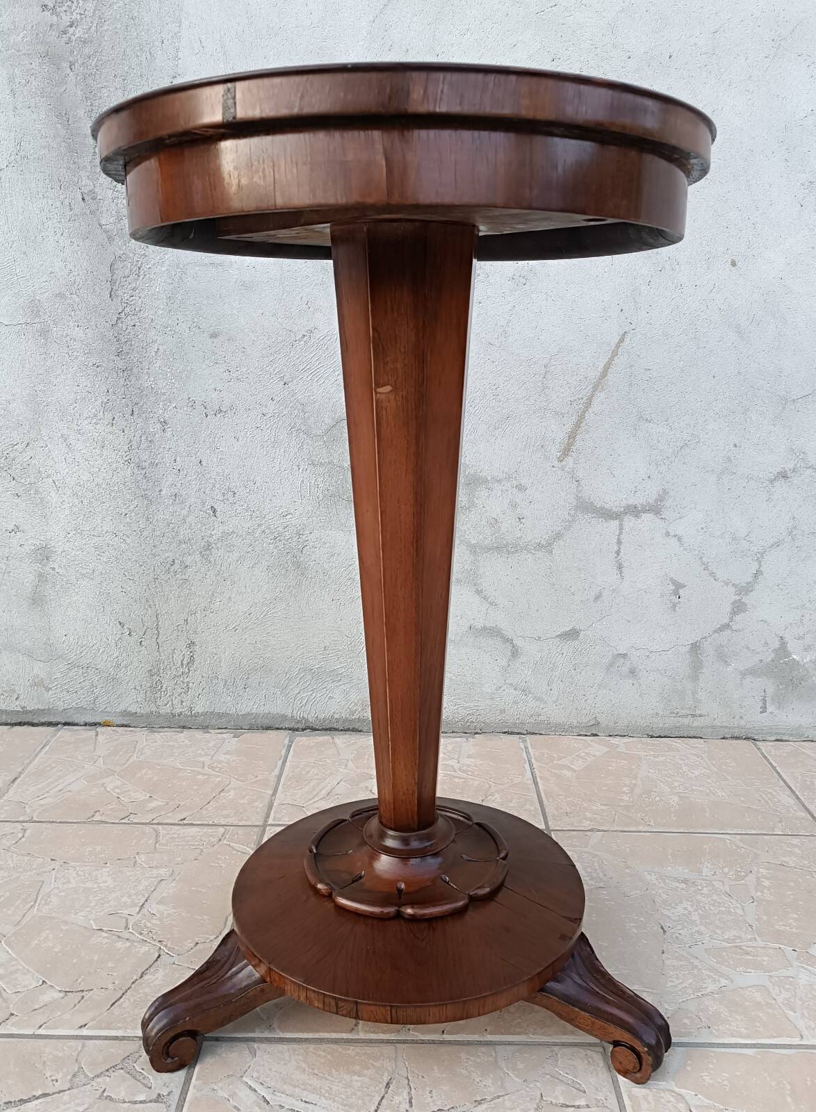 Art Nouveau side table in walnut and marble