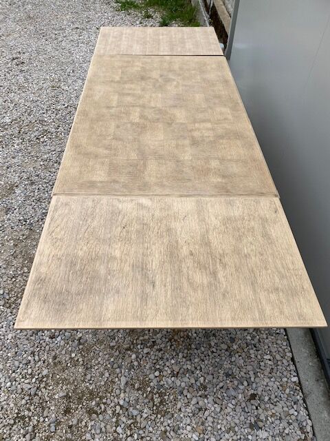 Extendable stripped farm table