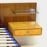 Lit double vintage avec tables de nuit en teck, érable, laiton et verre, années 1960.