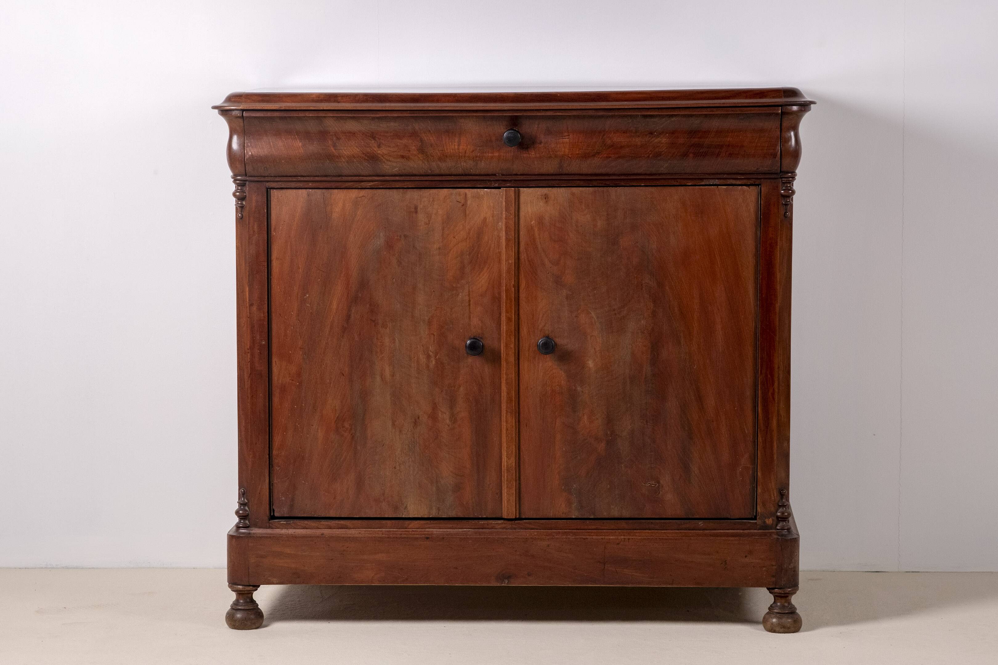 Cabinet Louis Philippe en acajou fabriqué en Belgique