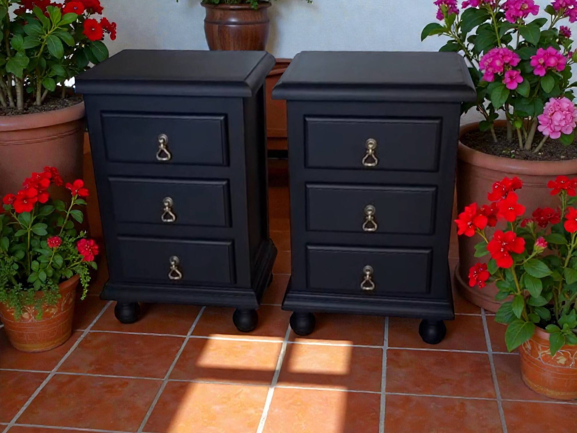 Tables de chevet Mid-Century Modern restaurées – Noir et bronze