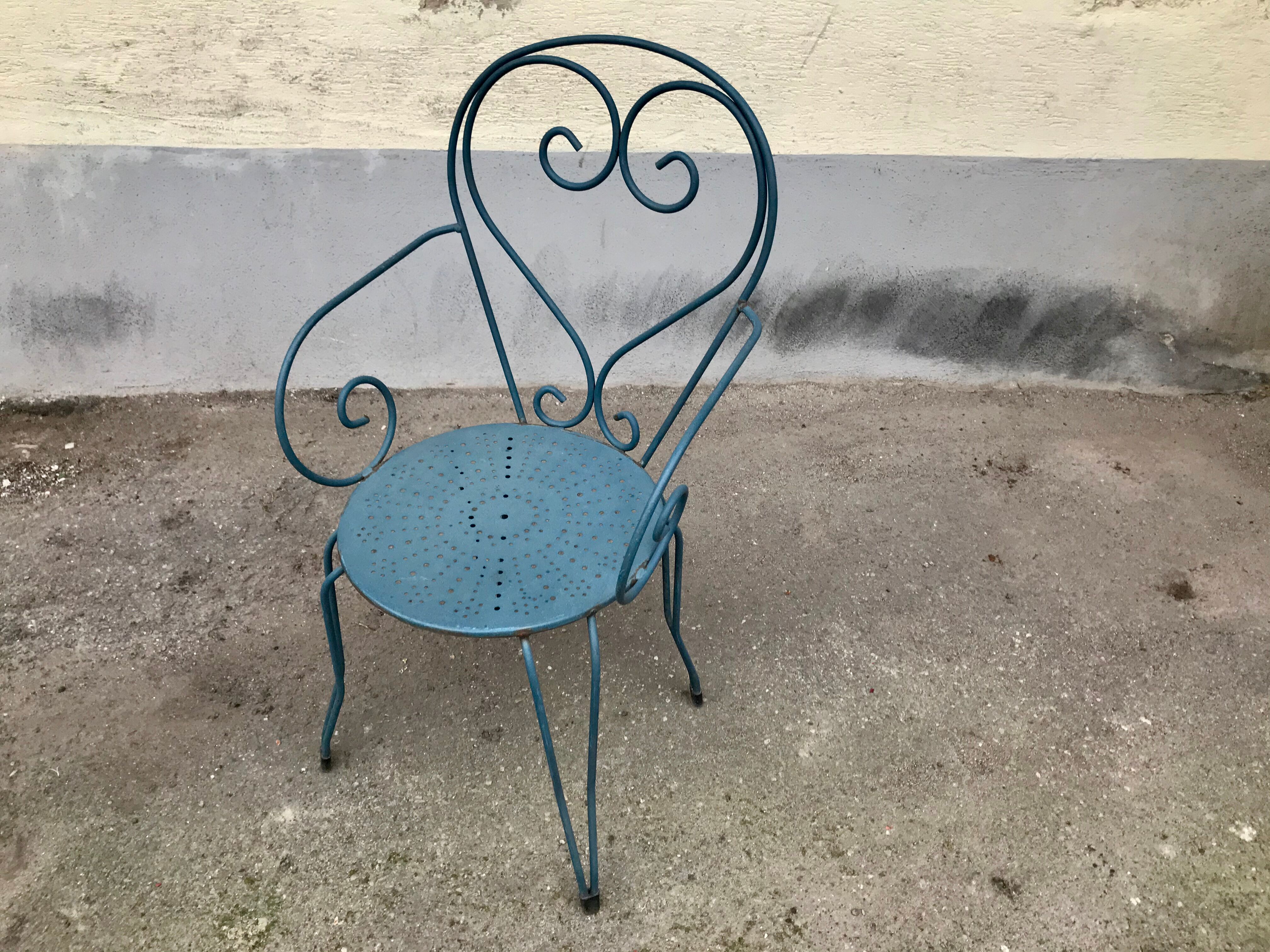 1 Table and 2 wrought iron garden chairs 1950 vintage