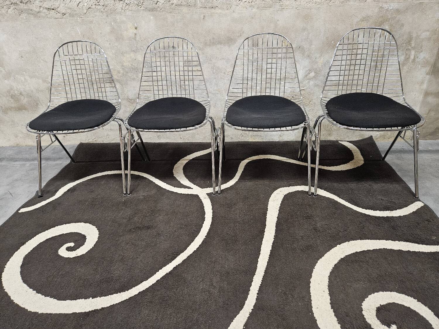4 metal mesh chairs