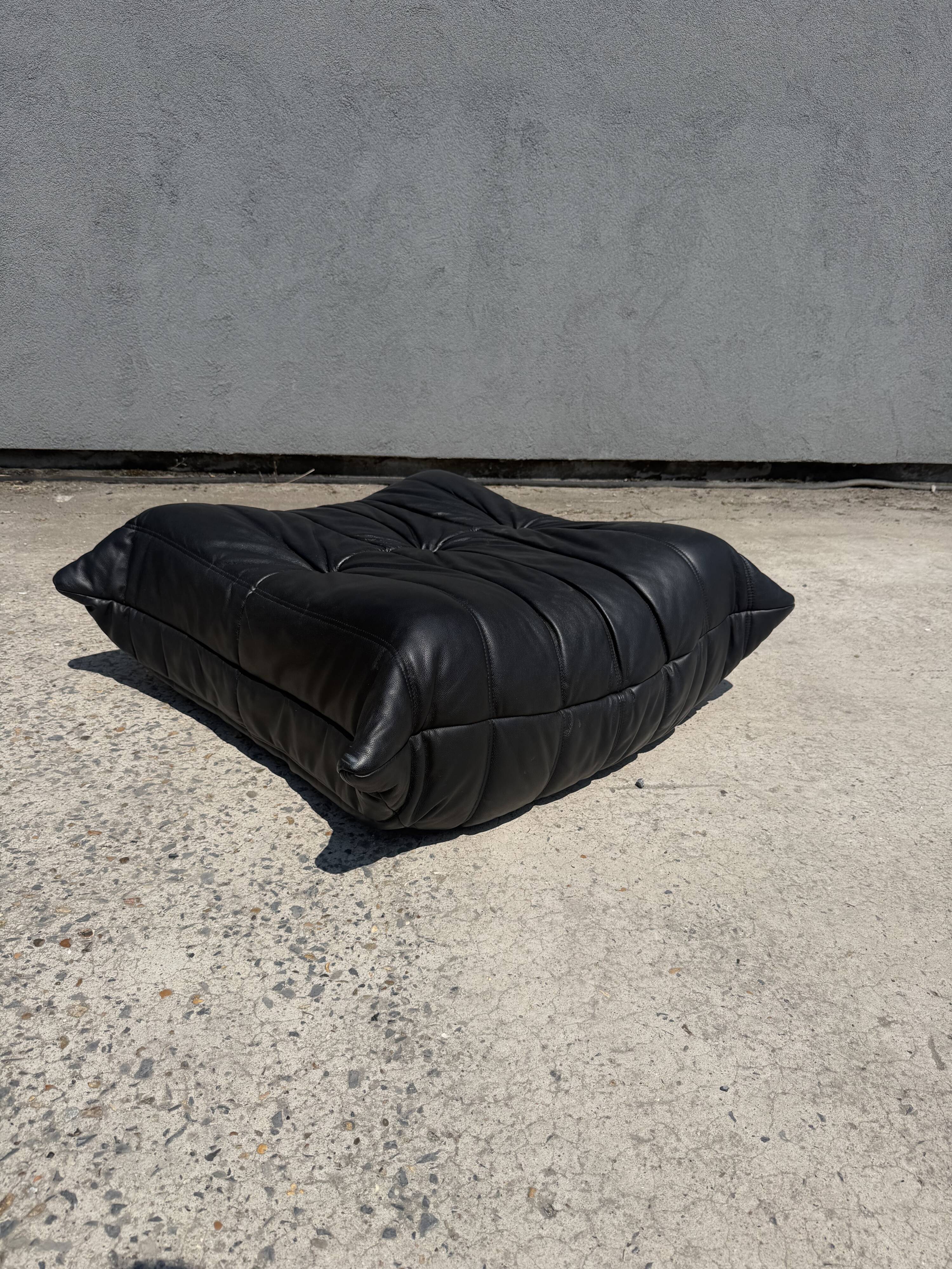 100% authentic Ligne Roset Togo 1-seater + pouf original leather Black & White