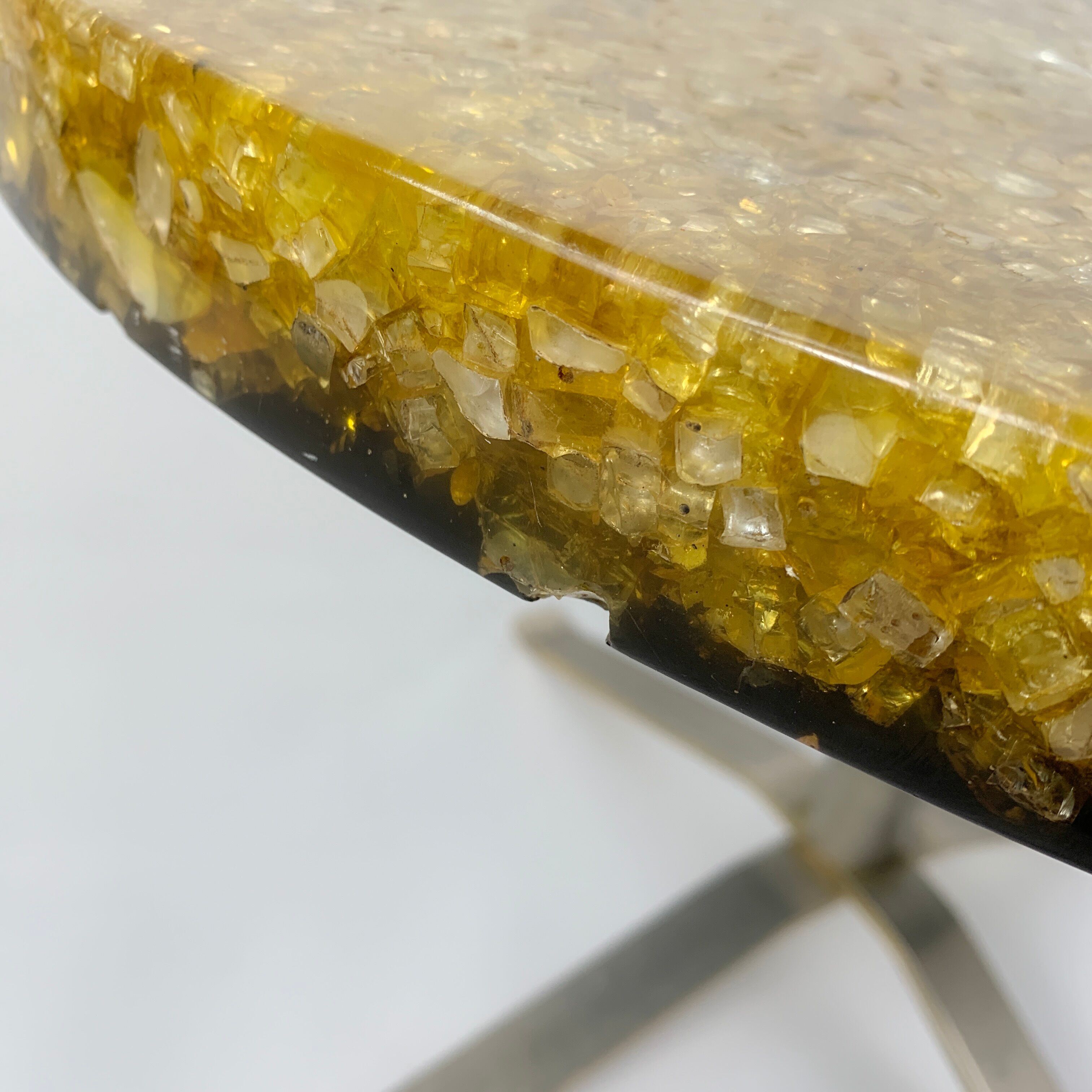 Coffee table in resin fractal kind