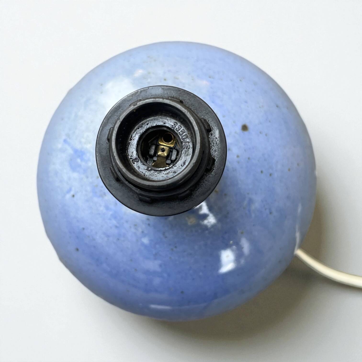 Lampe boule signé en céramique grès bleu lavande abat-jour corde ou raphia