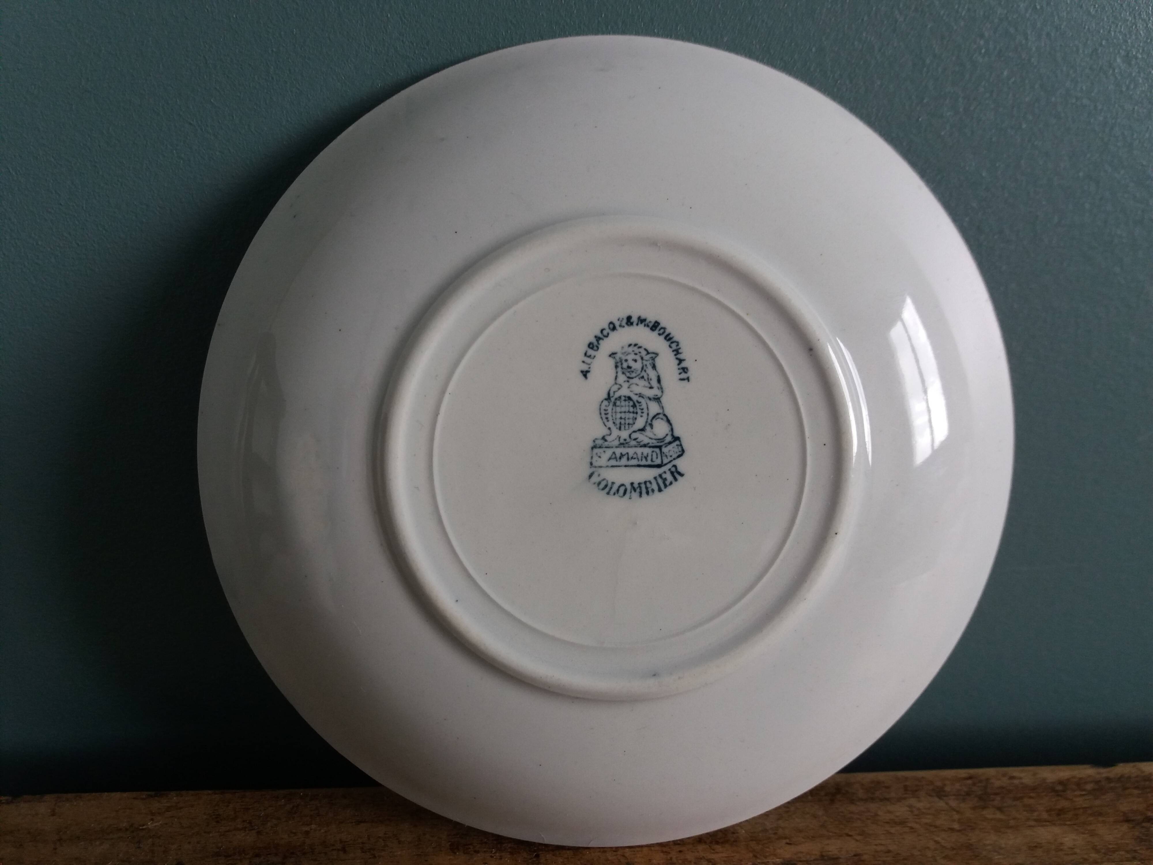 Saint Amand plate by Lebacqz & Bouchart, Colombier decoration, early 20th century