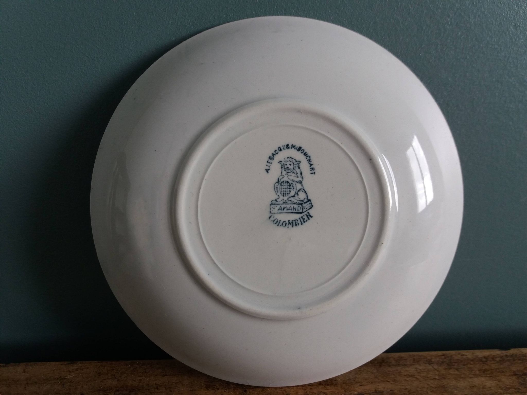 Saint Amand plate by Lebacqz & Bouchart, Colombier decoration, early 20th century