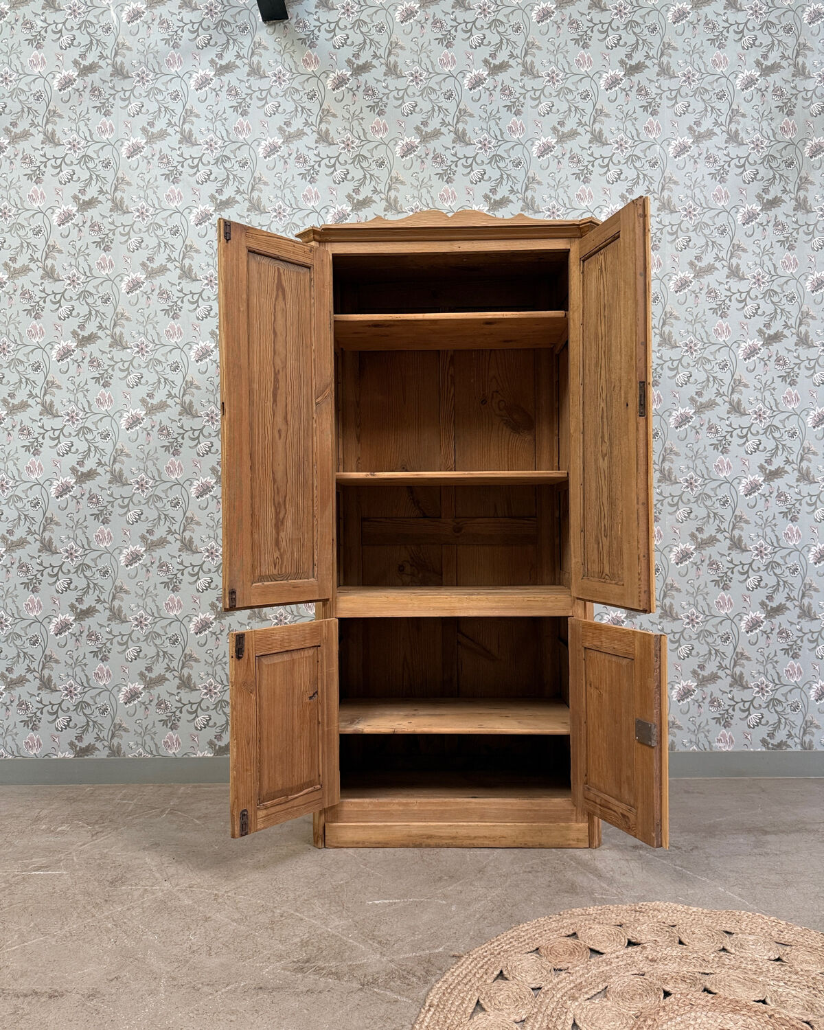 English four-door wardrobe (renovated)
