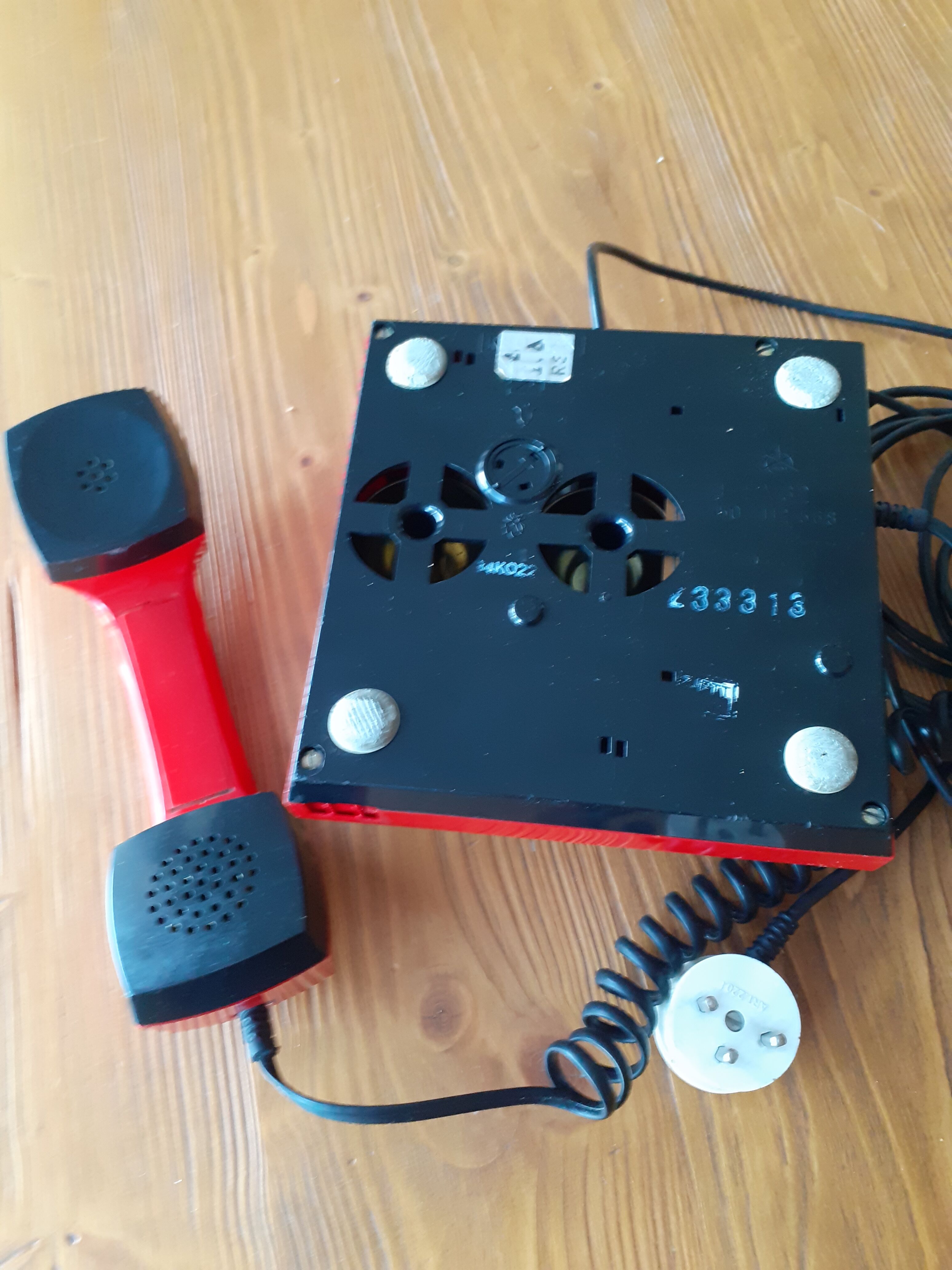 Telephone red iskra electronic 1965