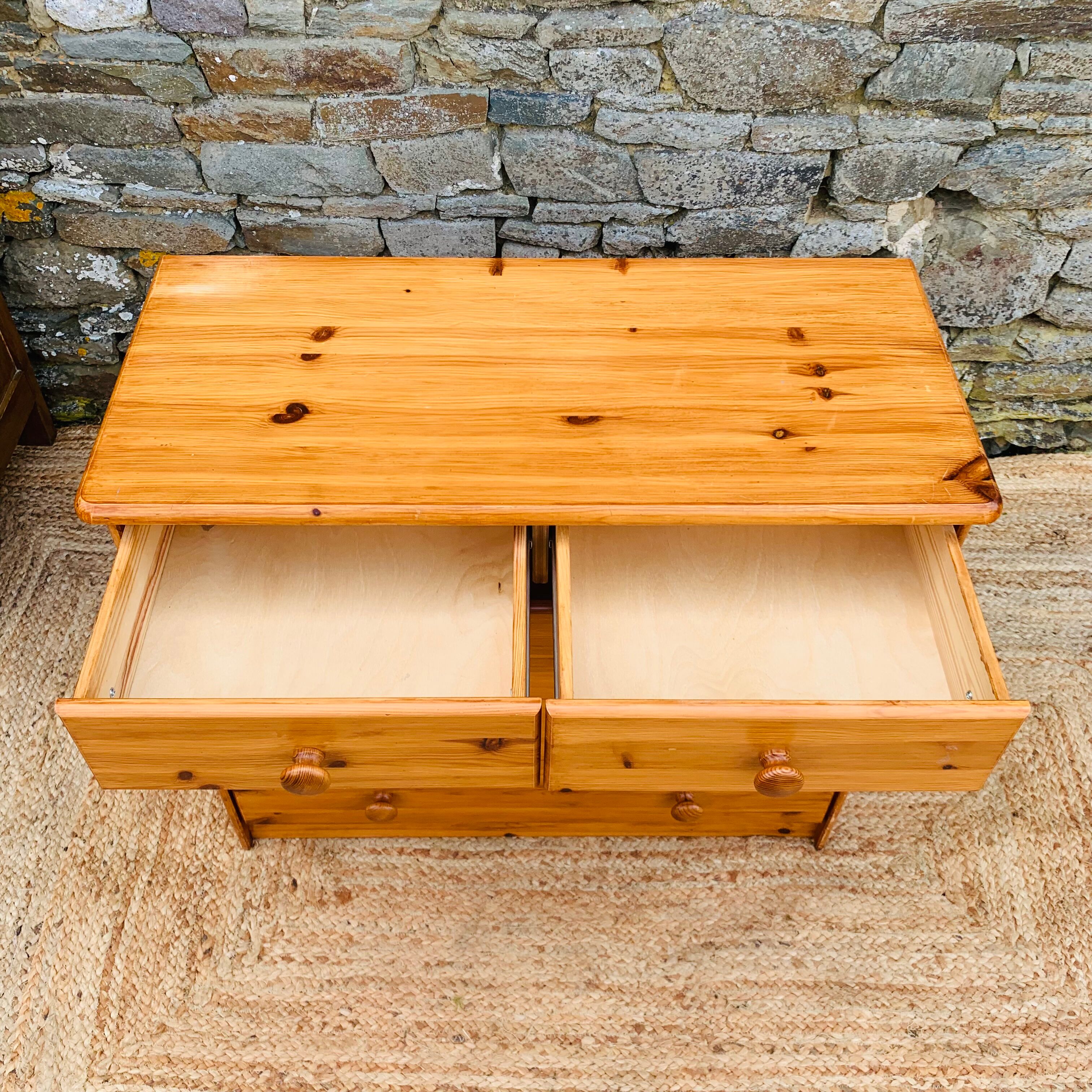 Pine chest of drawers