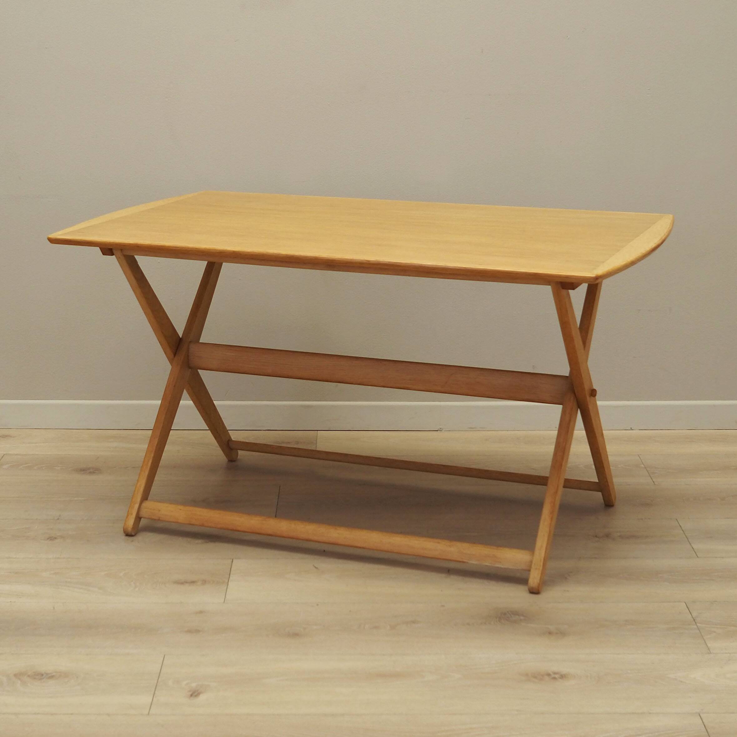 Table basse en frêne, design danois, années 1970, production : Danemark