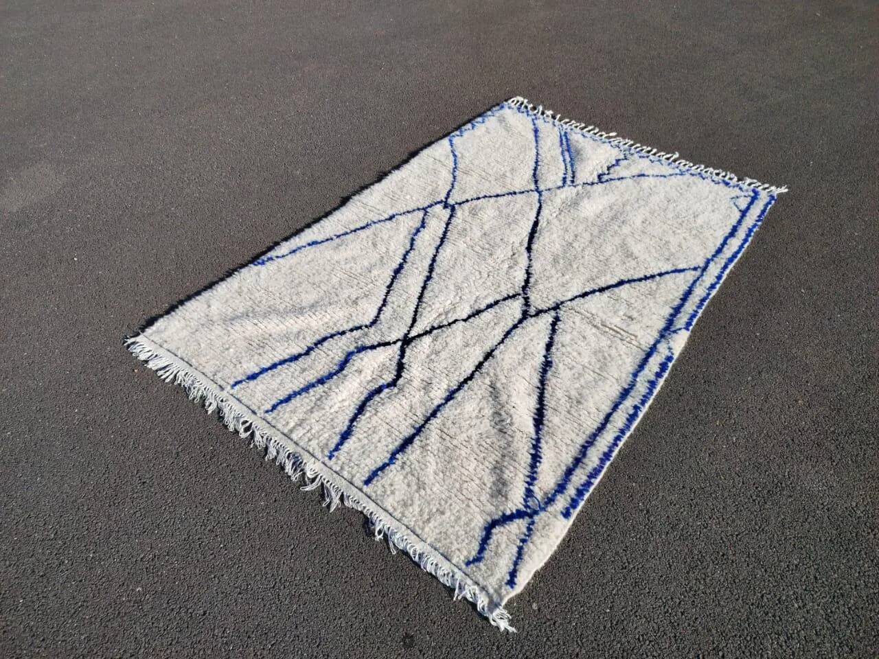 Handmade Moroccan wool rug, large size 250x150 cm, handcrafted.