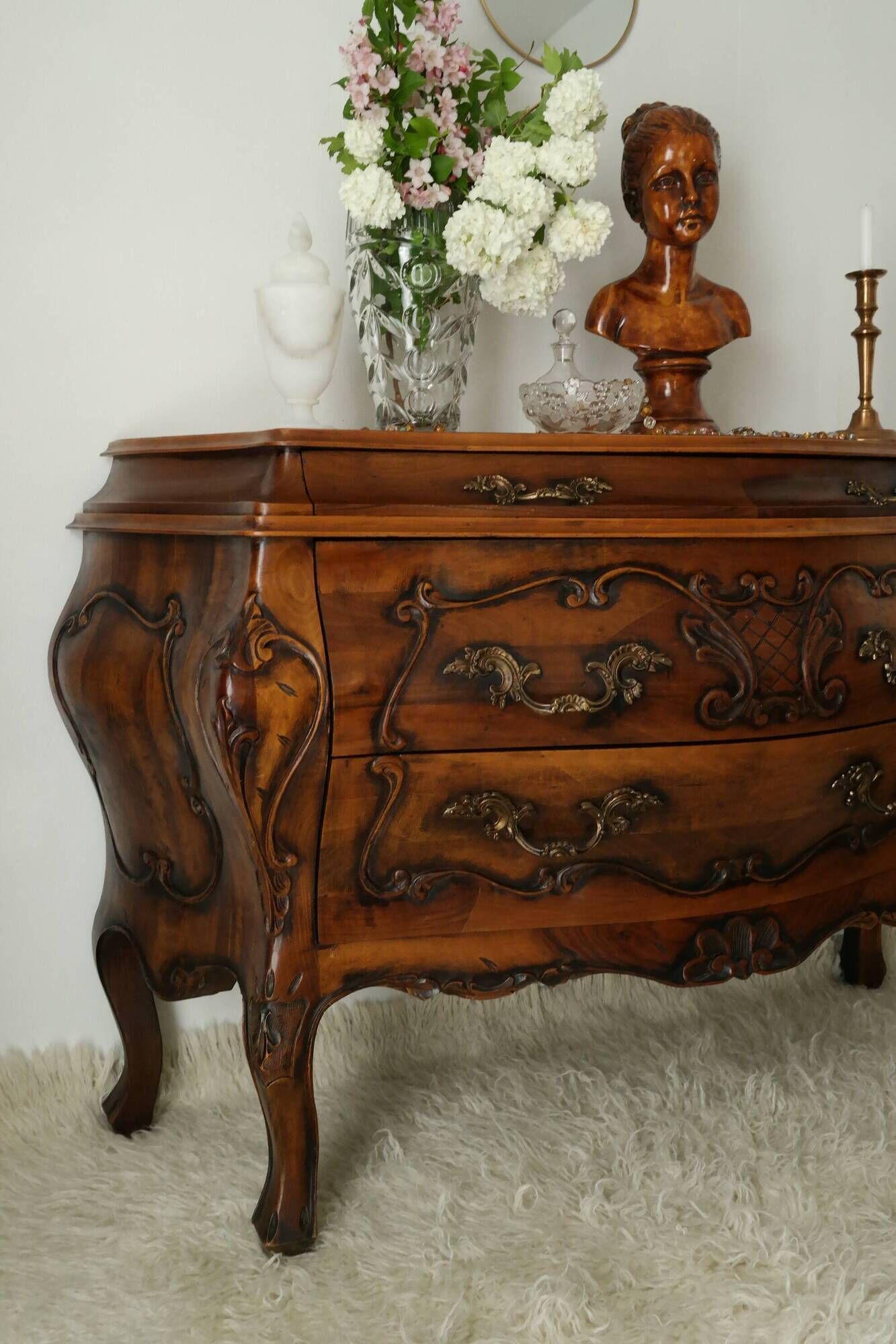 Louis XV style walnut tomb chest of drawers, 20th century