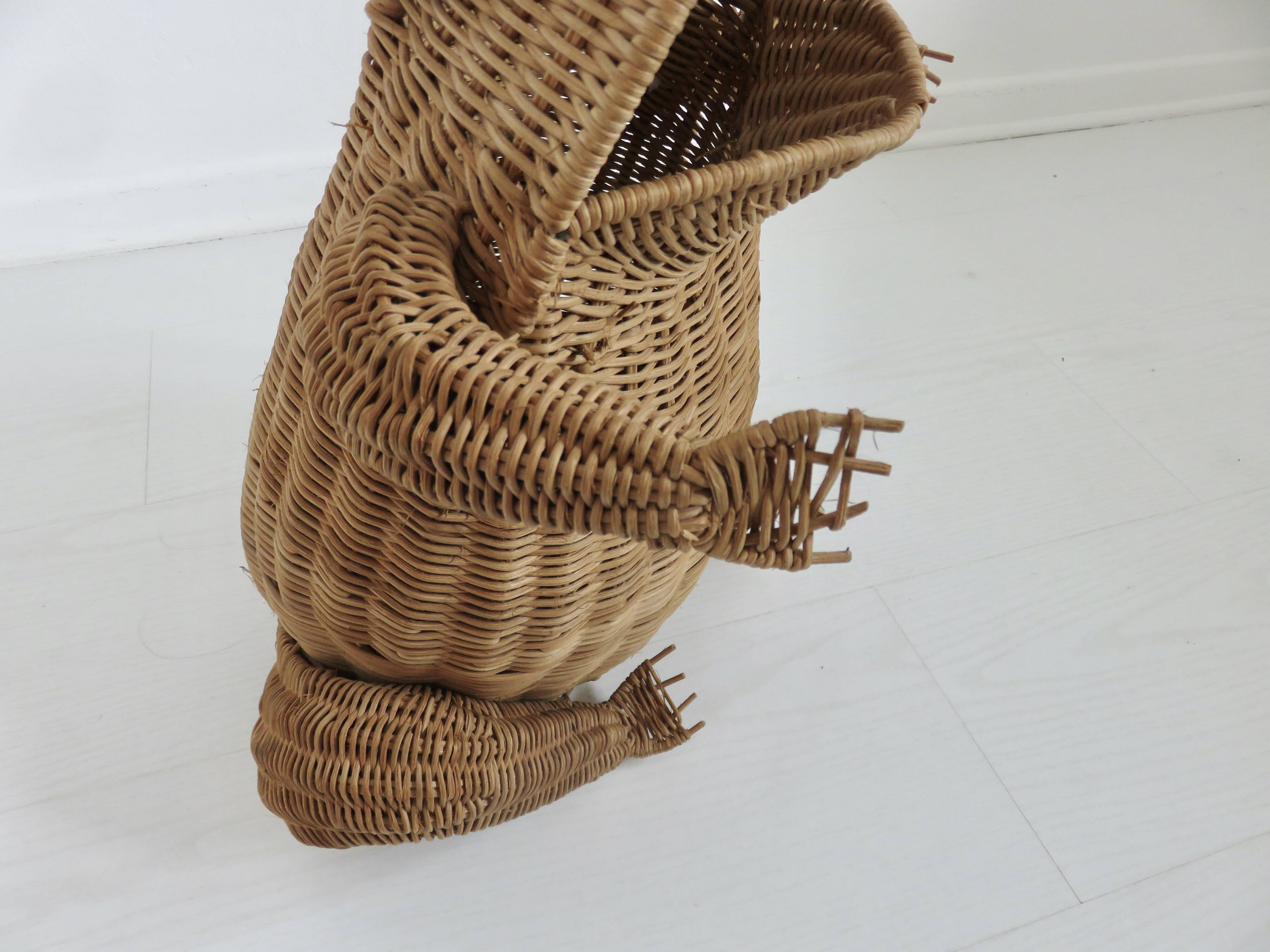 Magazine rack, design by Olivier Cajan, in wicker rattan, 1970s.