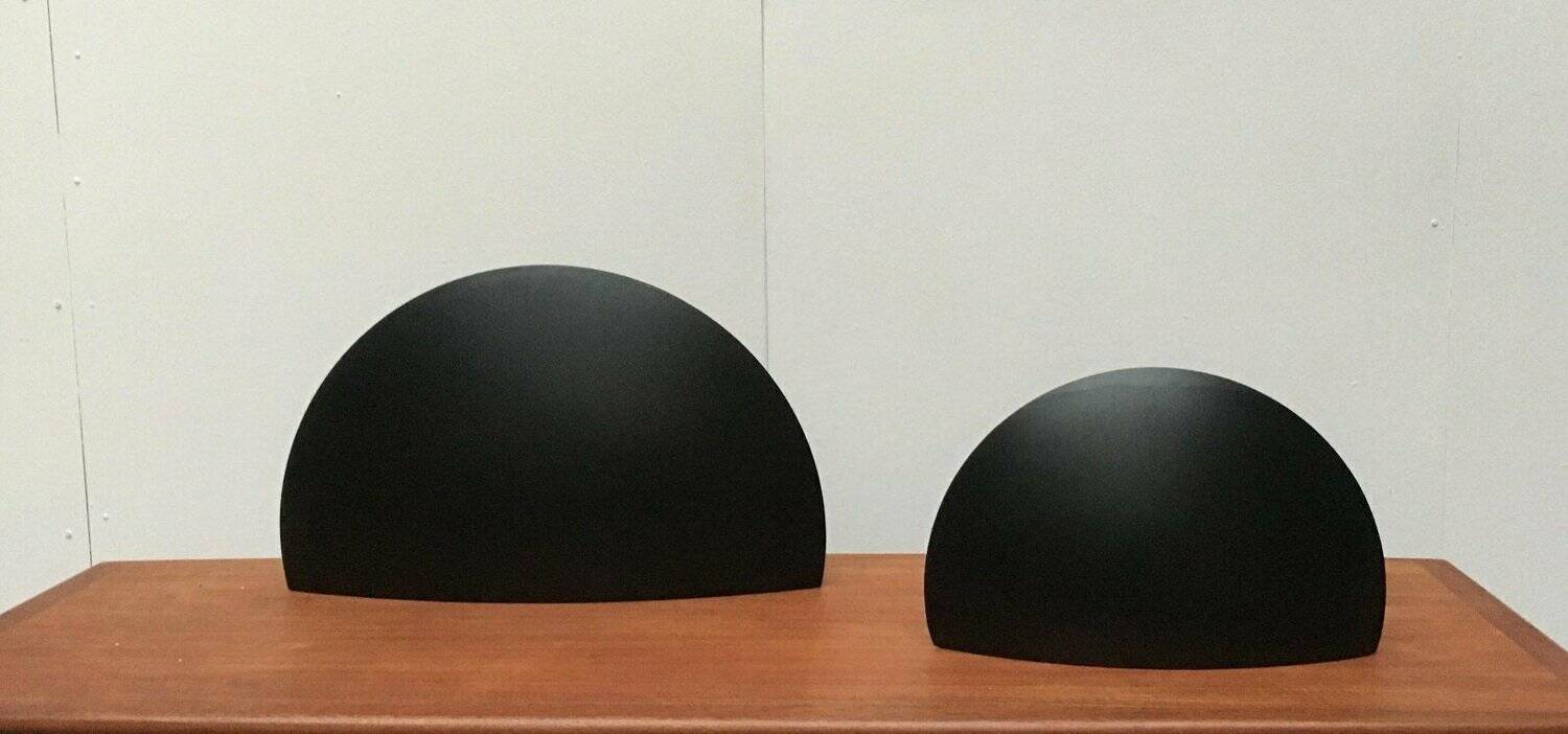 Postmodern Italian wall lamps model Piatto D9 by Sandro Colbertaldo and Paolo Rizzatto for Luceplan, set of 2.