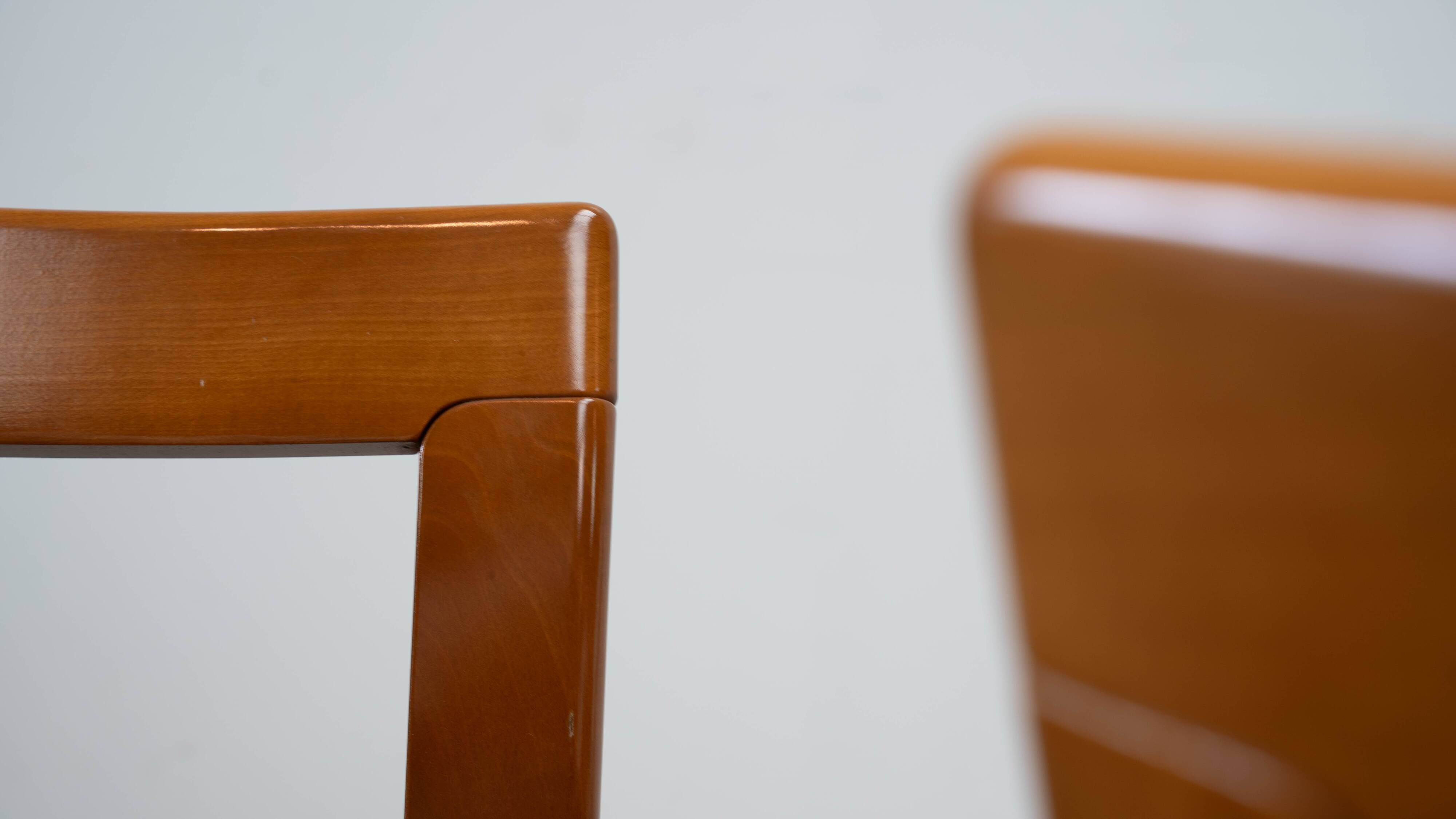 Ensemble de six chaises de salle à manger sculpturales italiennes par Mobil Girgi.