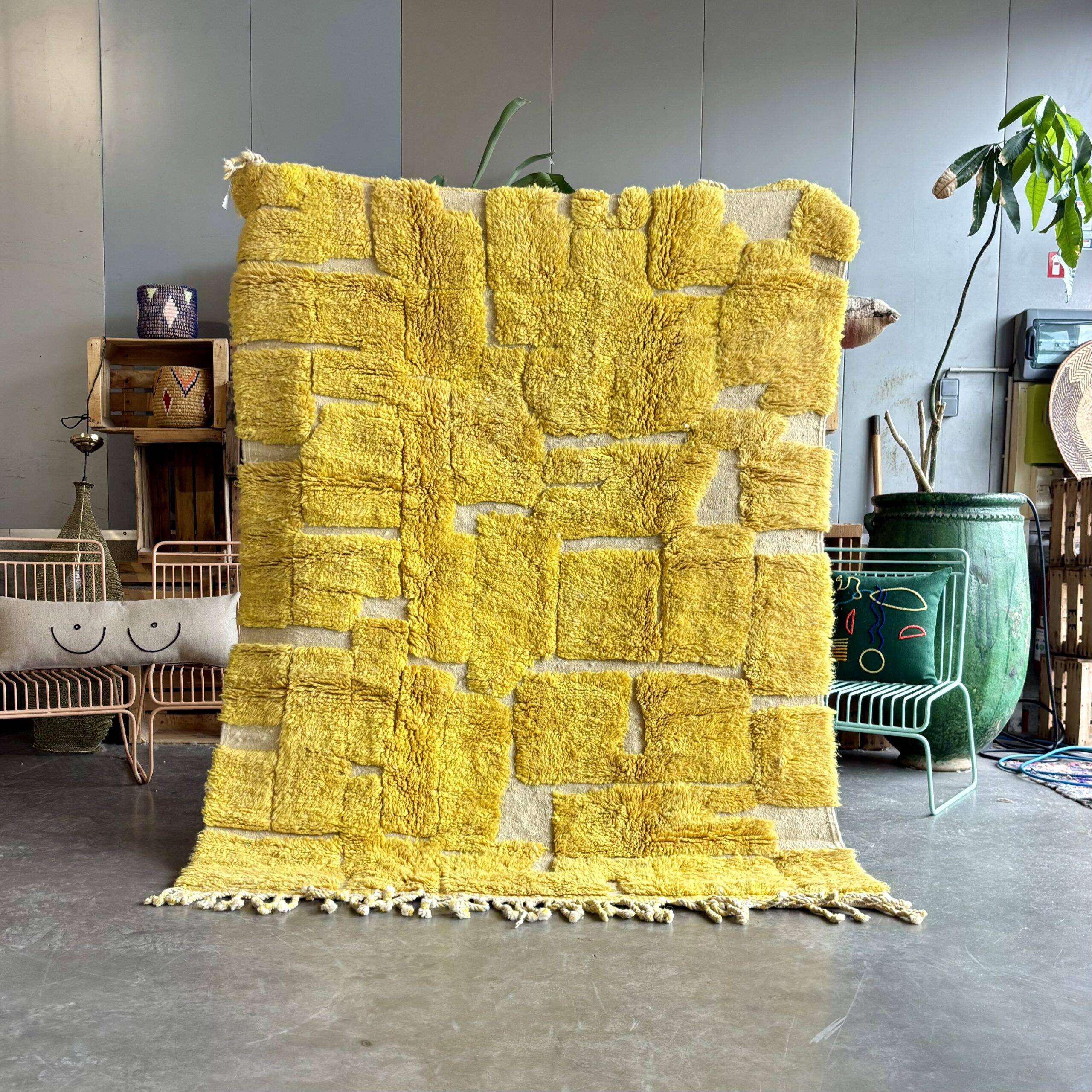 Limona - Custom yellow Moroccan rug made of wool.