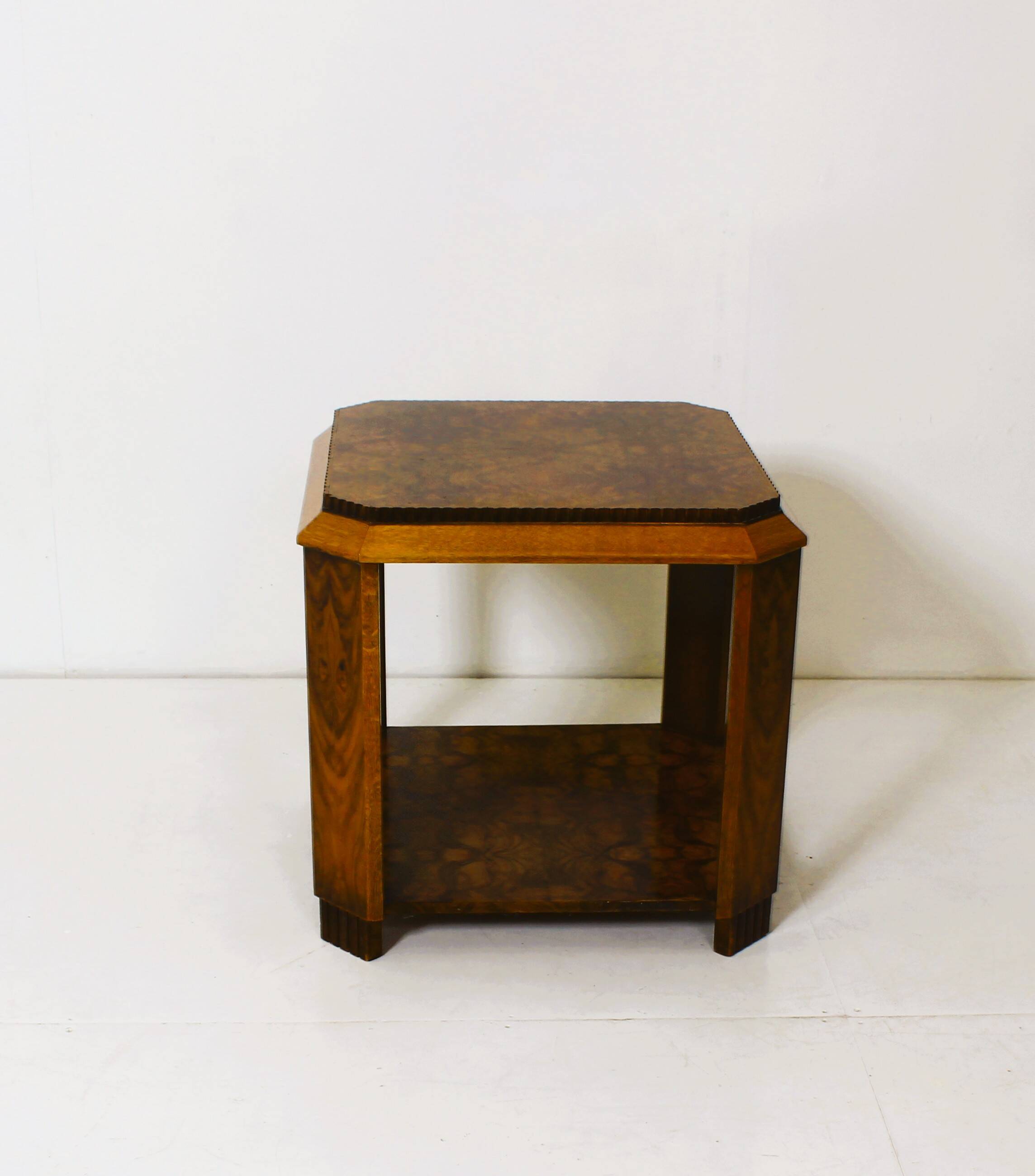 Side table or Art Deco coffee table in walnut and oak burl.