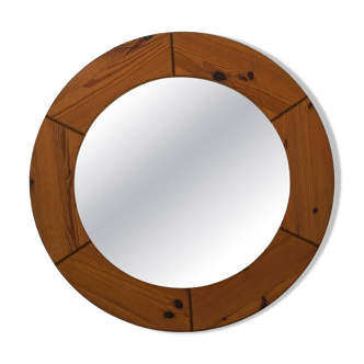 Large round wall mirror in solid pine by Glasmäster Markaryd, Sweden, 1960s.