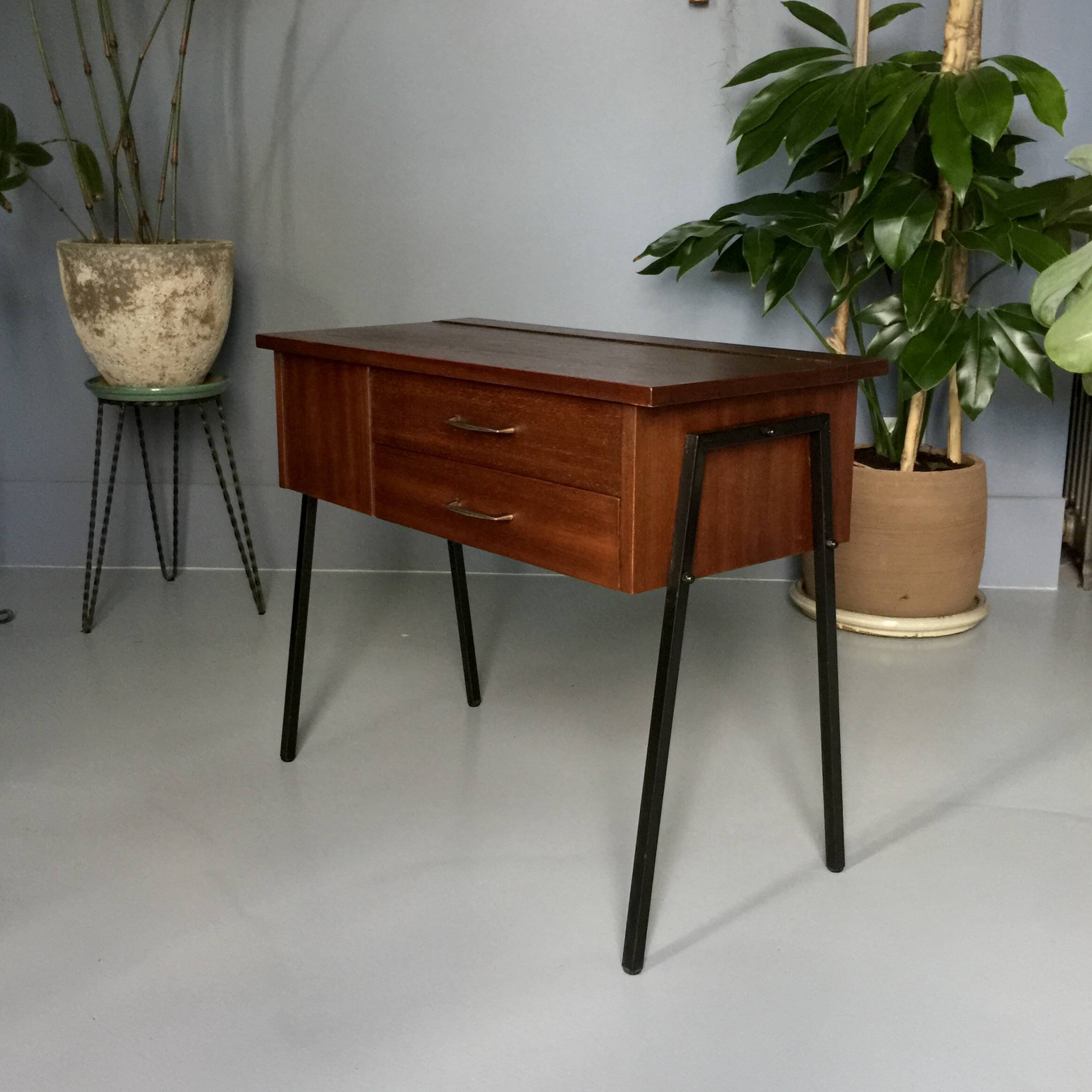 Travailleuse moderniste / boîte à couture 1960