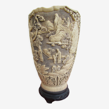 Far eastern vase in ivorian