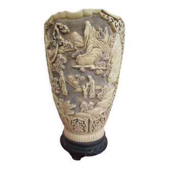 Far eastern vase in ivorian