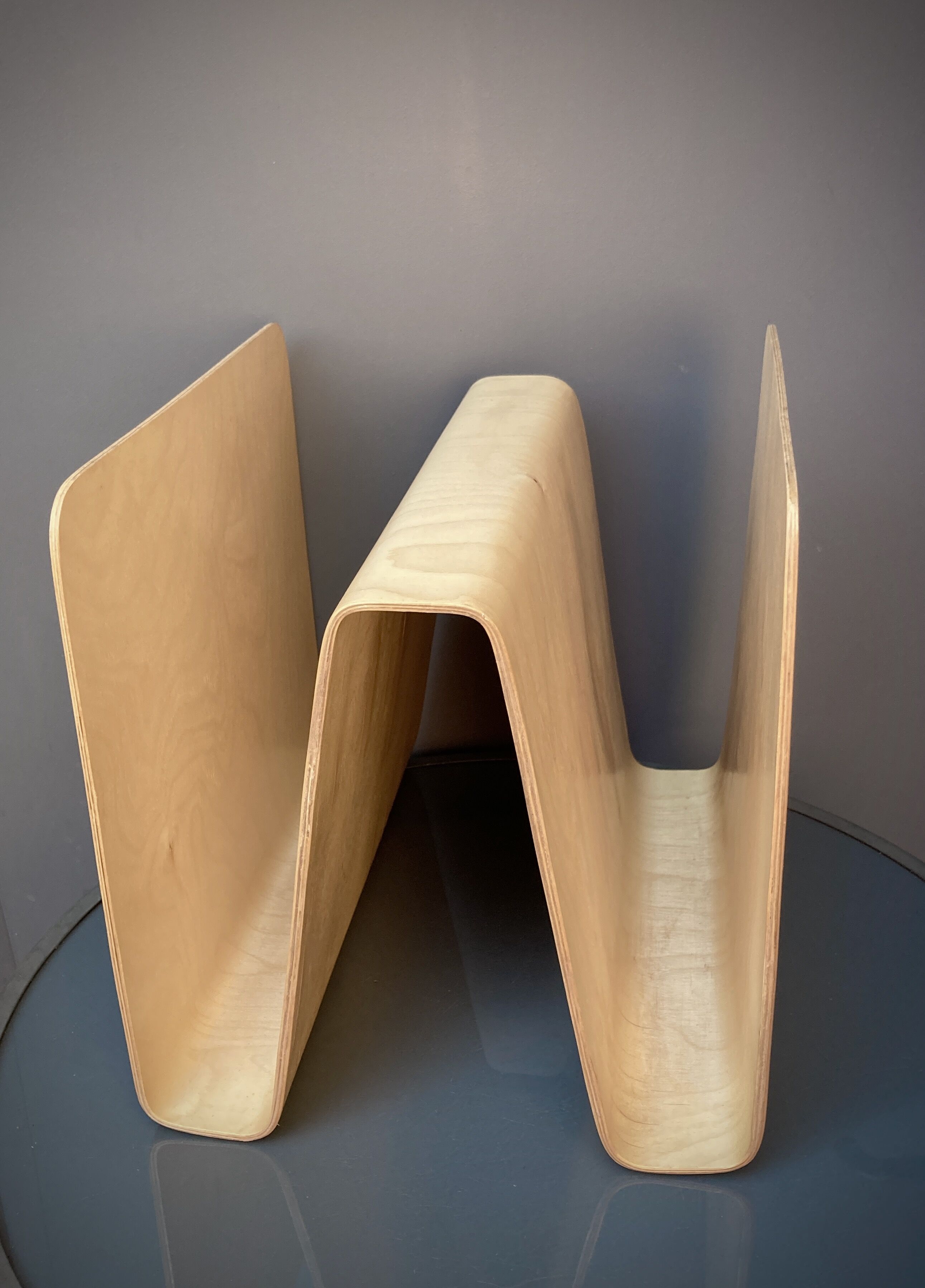 Design magazine holder in thermoformed wood