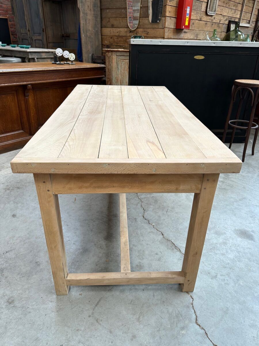 Butcher's table in solid beech wood