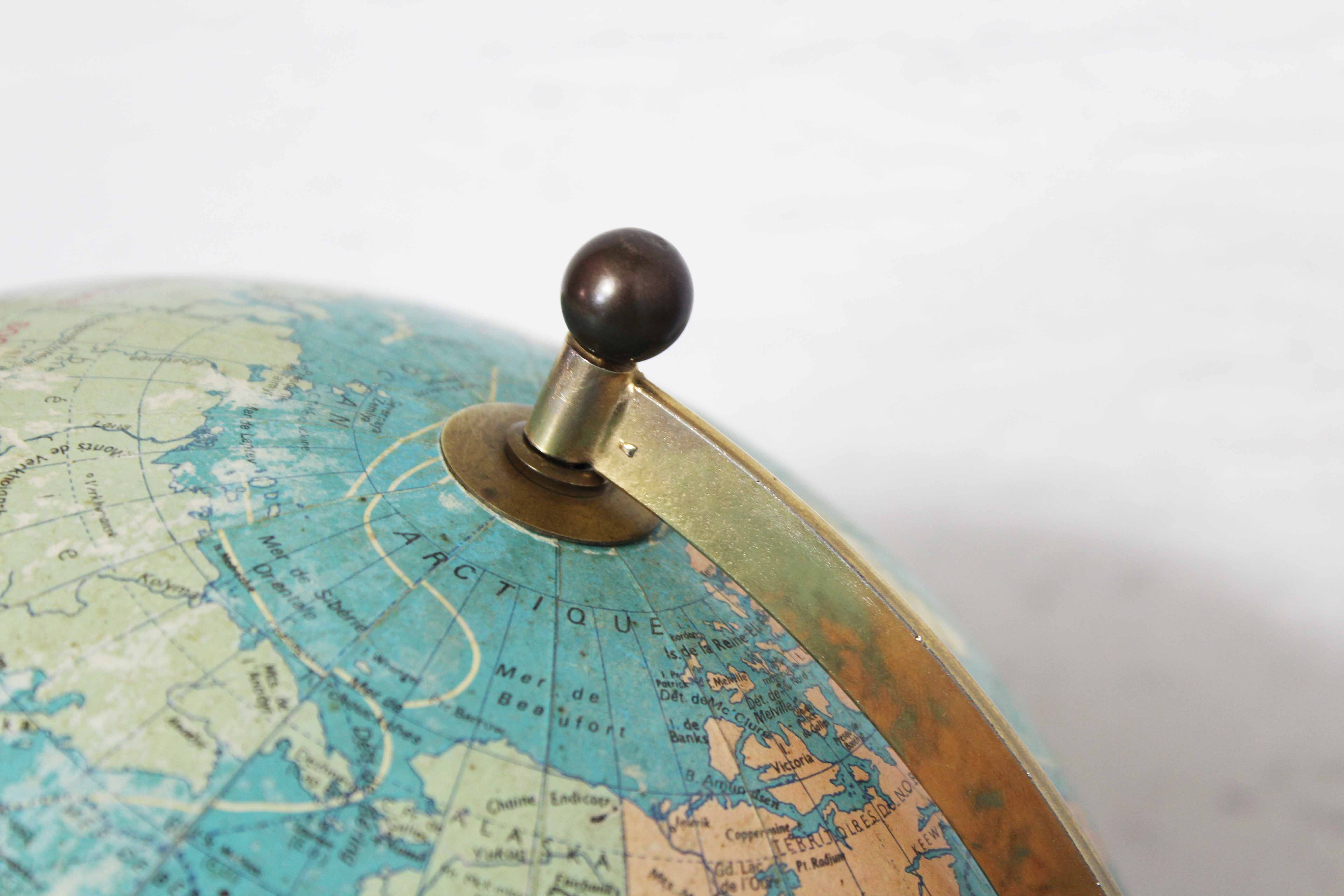 Luminous world map in tripod glass