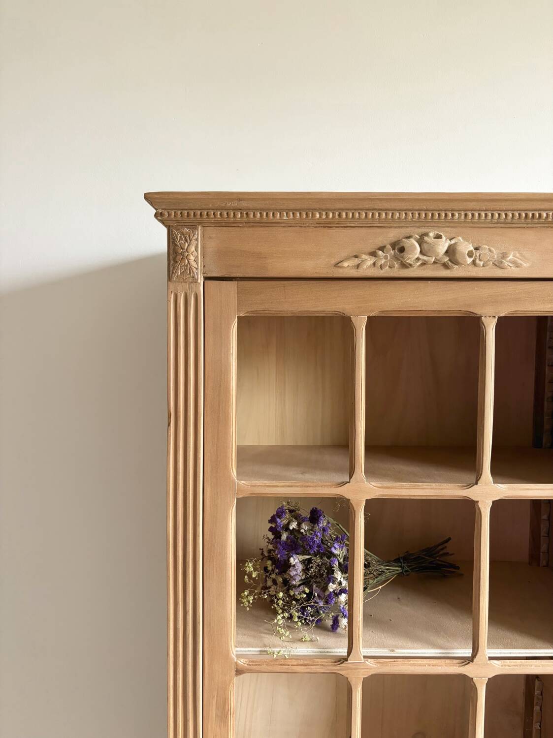 Old Parisian wardrobe solid wood ornaments