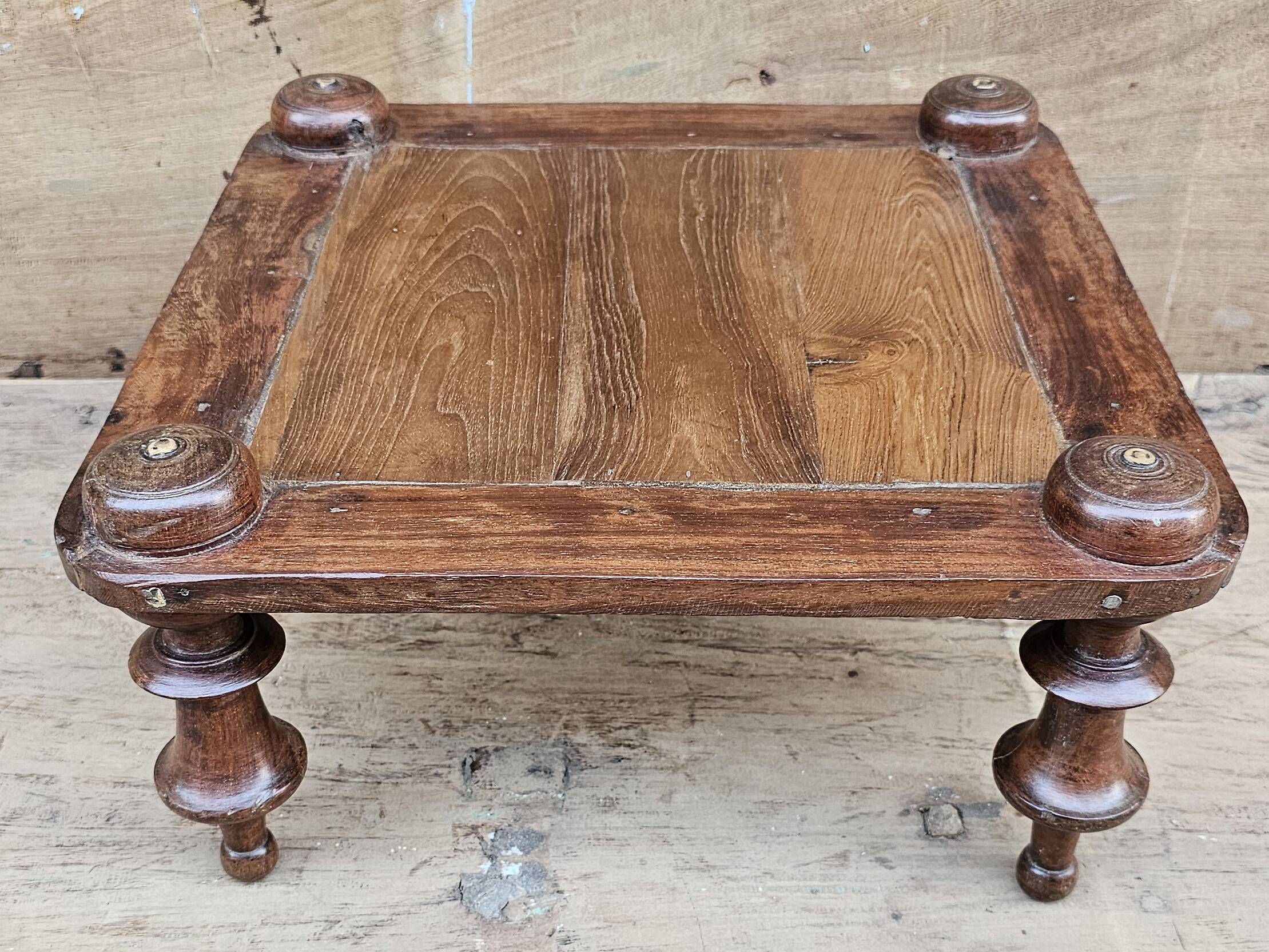 Ancienne table à thé art déco en teck birman