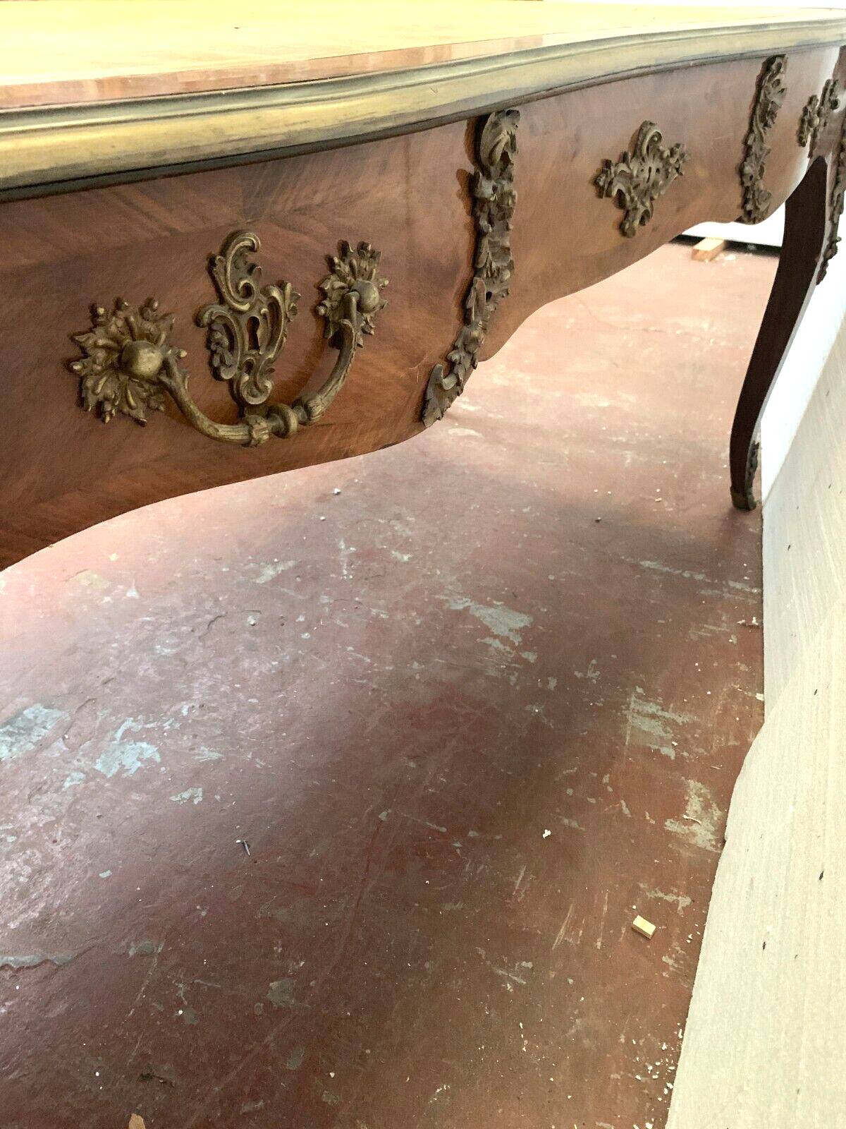 Louis XV style ceremonial desk, 19th century fawn leather top