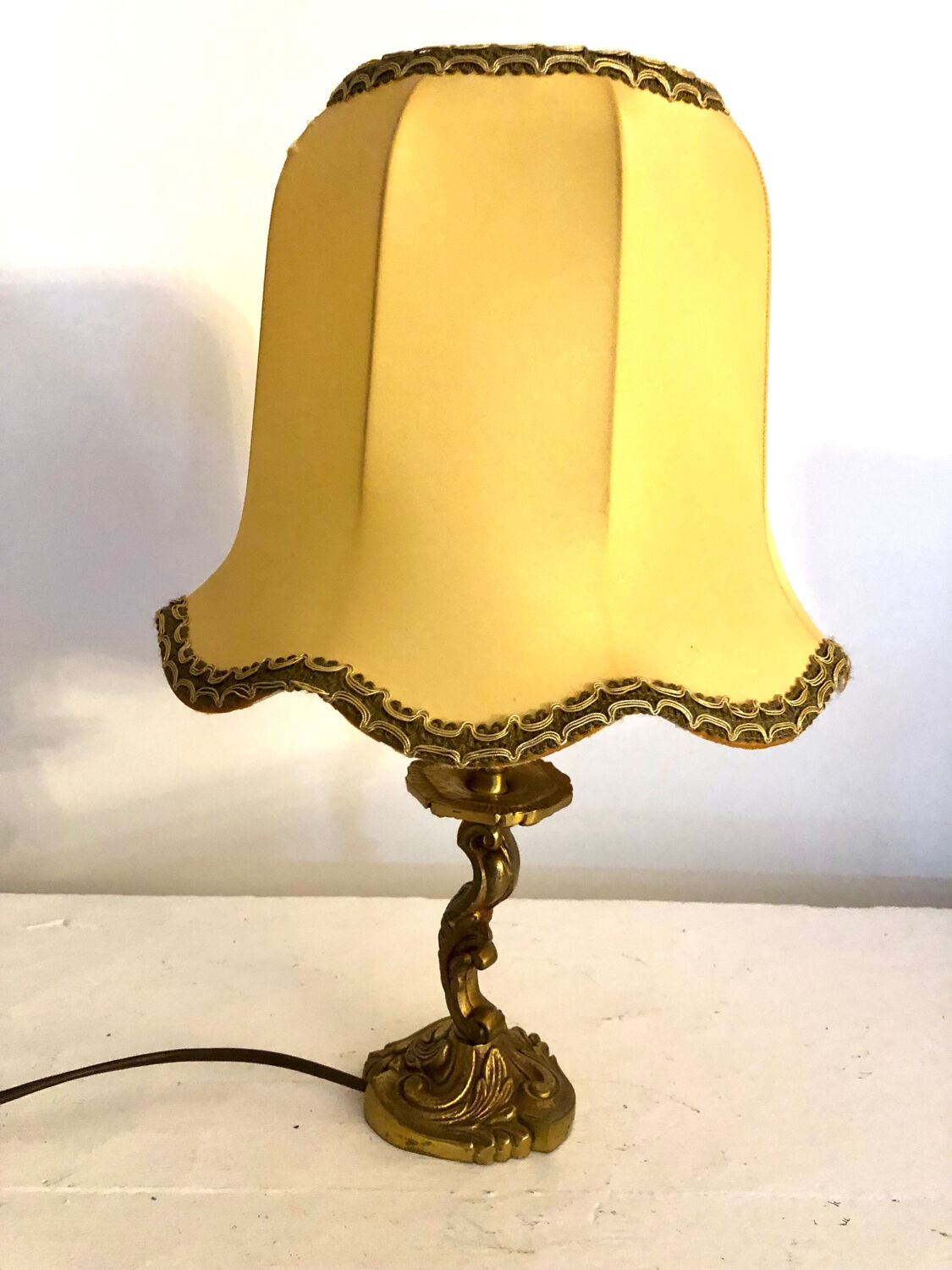 Old table lamp in gilded bronze.