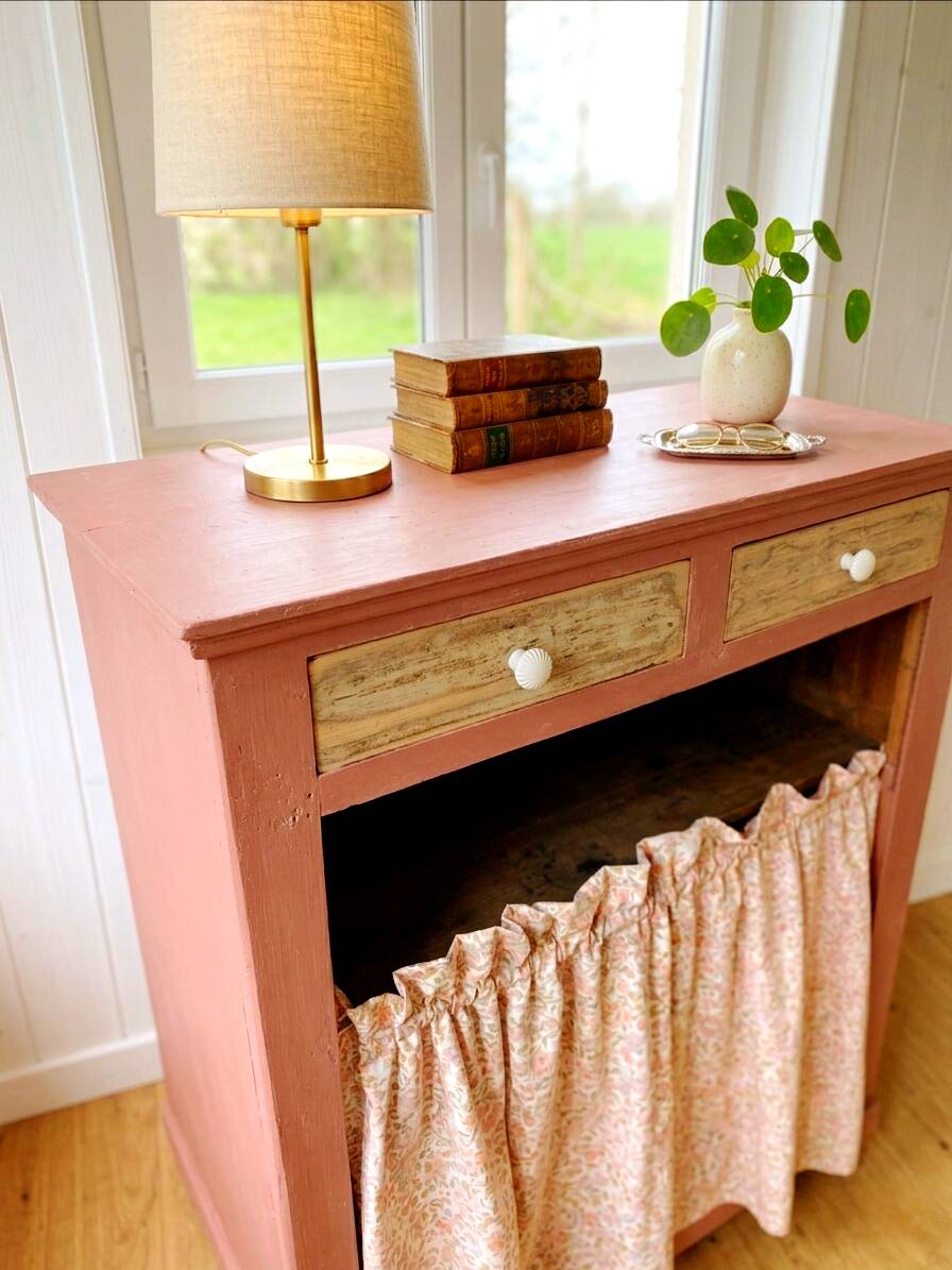 Very terracotta to curtain