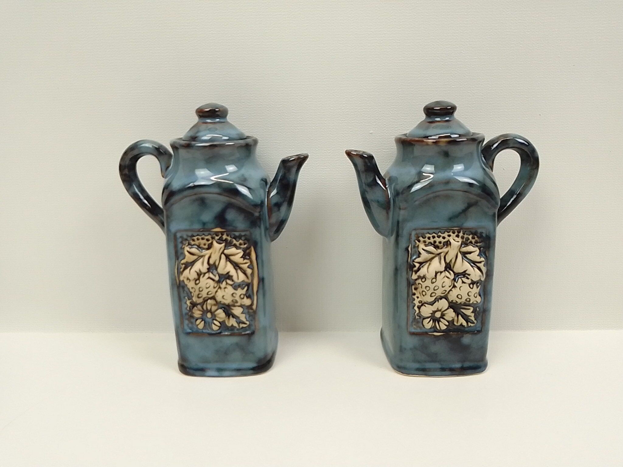 Oil and vinegar set in blue marbled style ceramic