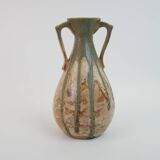 Vase en céramique en forme d'amphore antique