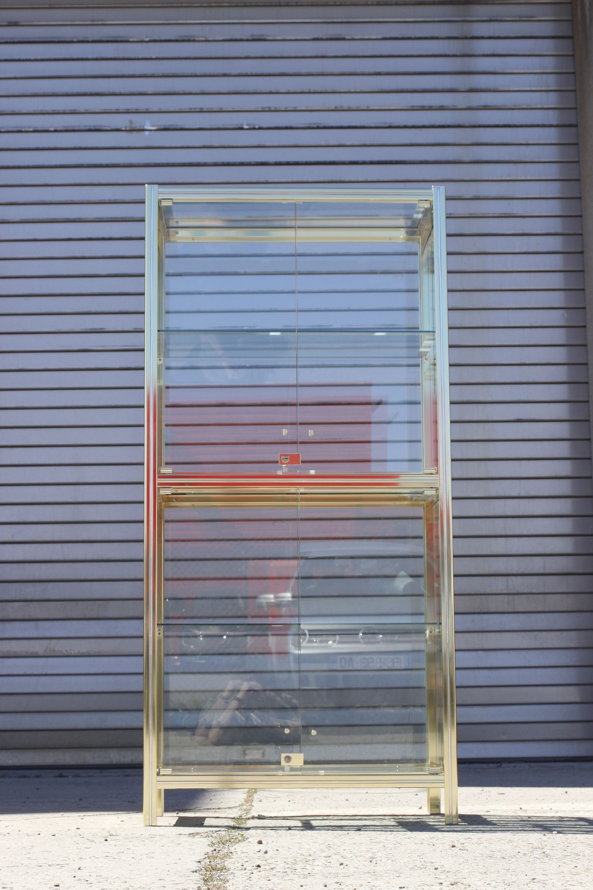 Vitrine vintage en laiton doré et verre, 1970s